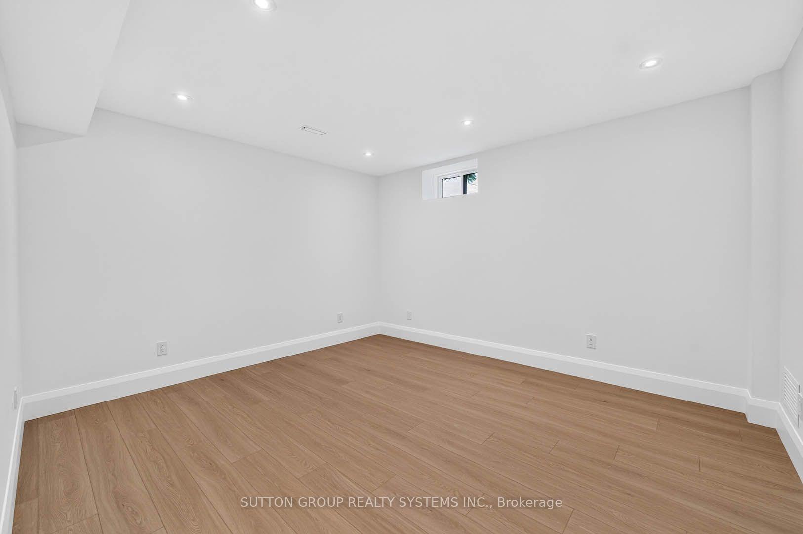 Photo 50 of 272 Renforth Drive, Etobicoke, Markland Wood — HOMEH
