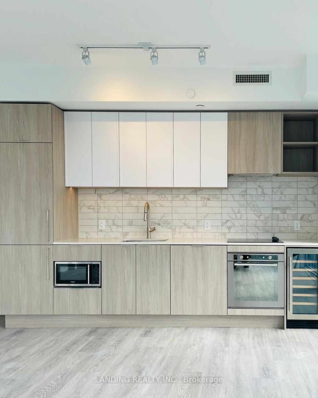 Photo 3 of Unit 1721, 2020 bathurst Street, Toronto, Humewood-Cedarvale — HOMEH