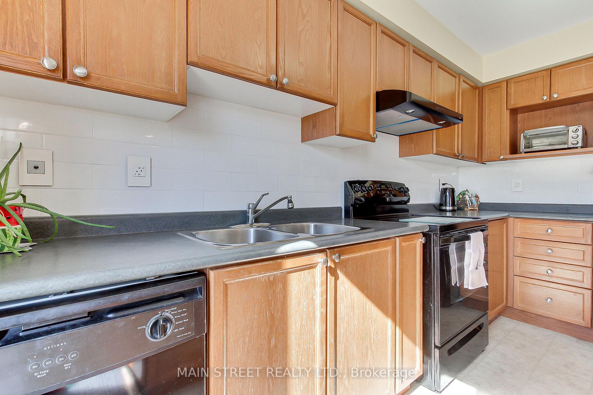 Photo 14 of 65 Ian Drive, Georgina, Keswick South — HOMEH