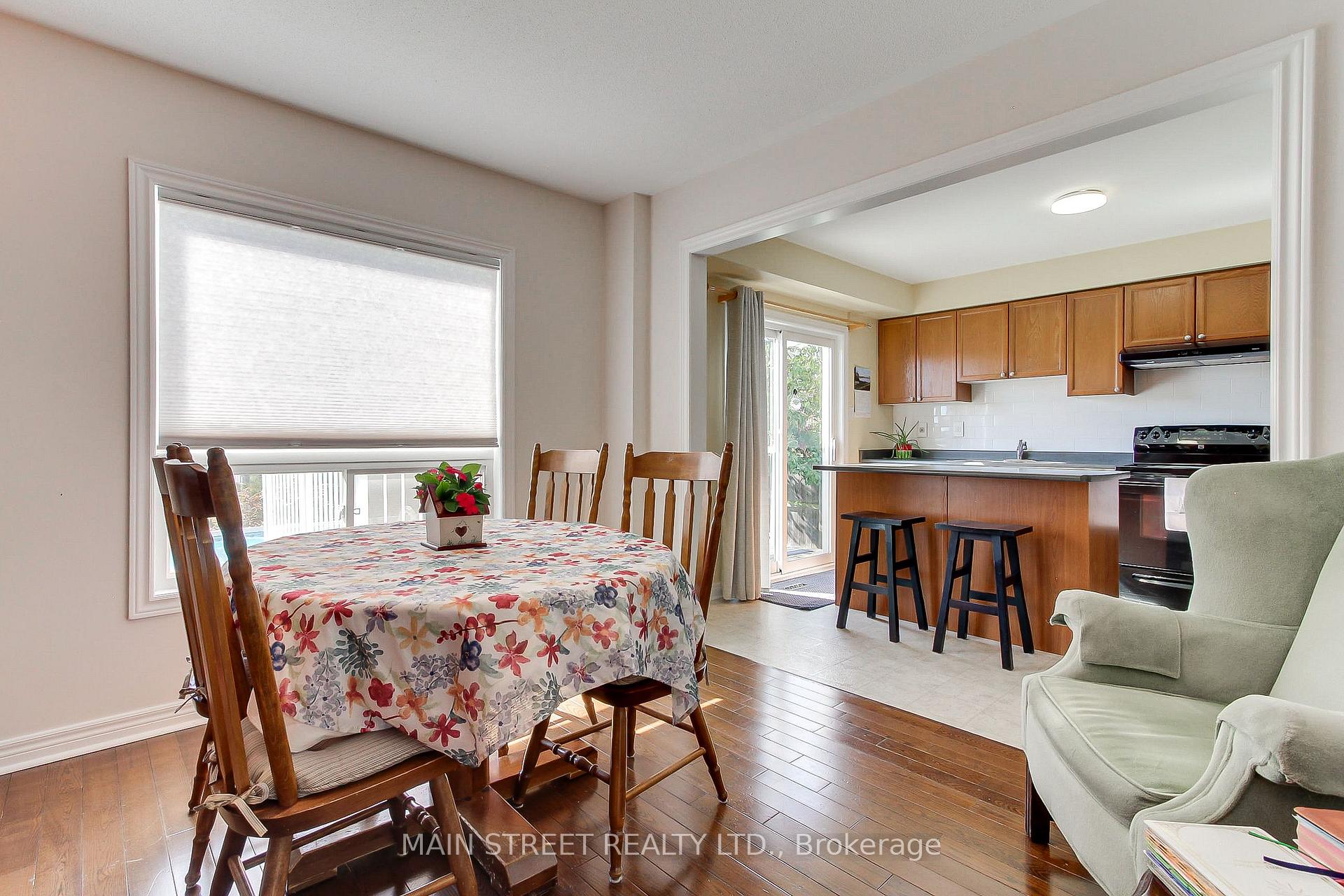 Photo 17 of 65 Ian Drive, Georgina, Keswick South — HOMEH