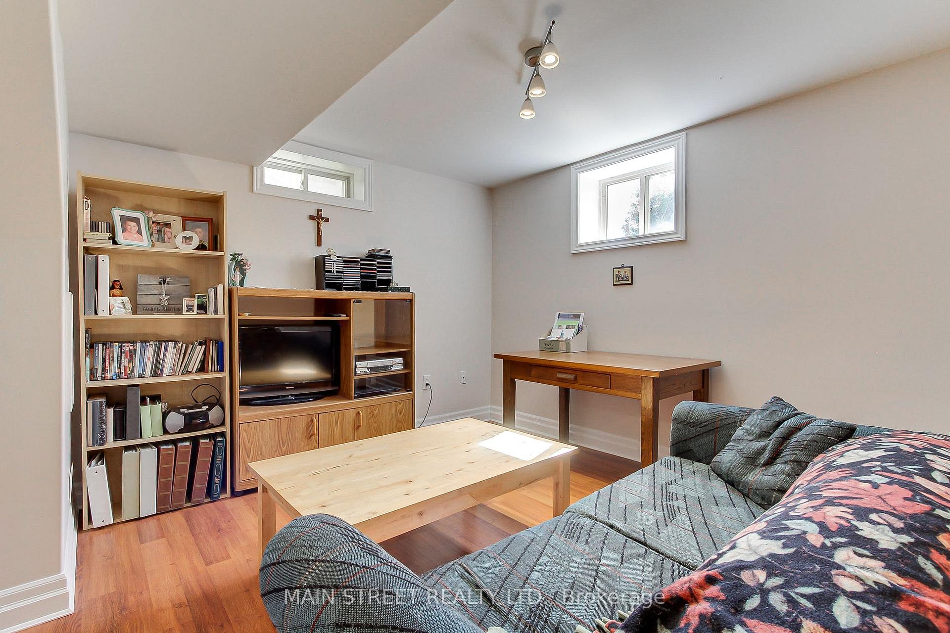 Photo 34 of 65 Ian Drive, Georgina, Keswick South — HOMEH