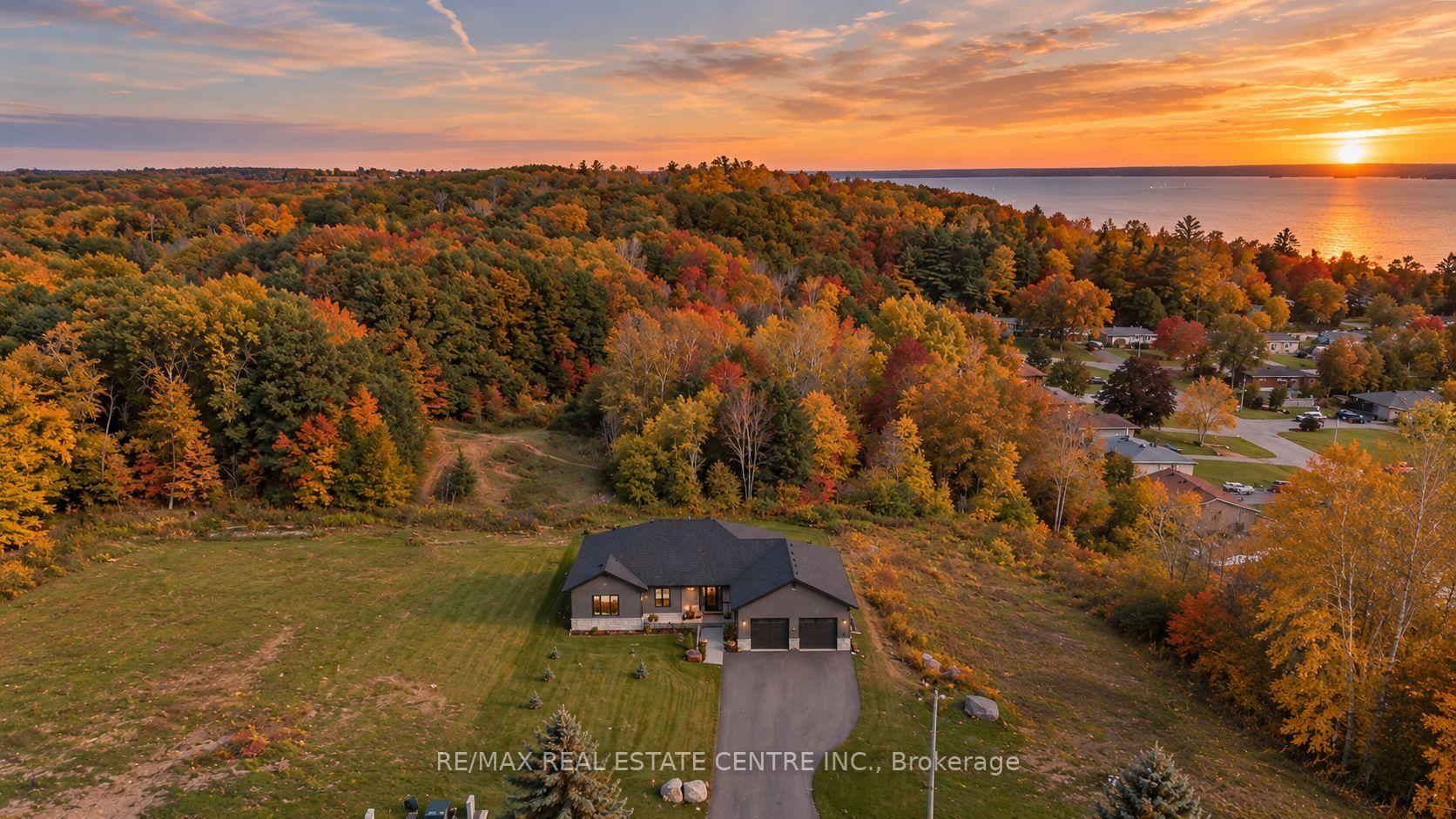 Photo 2 of 289 Centennial Drive, Midland — HOMEH