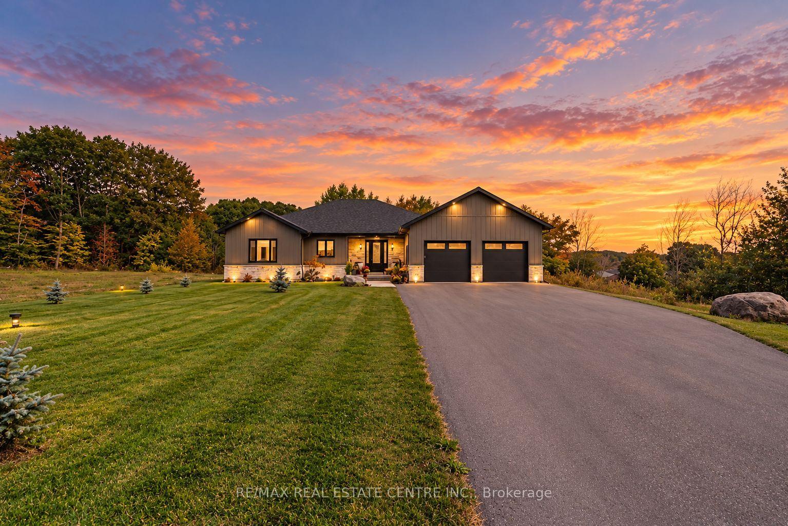 Photo 3 of 289 Centennial Drive, Midland — HOMEH