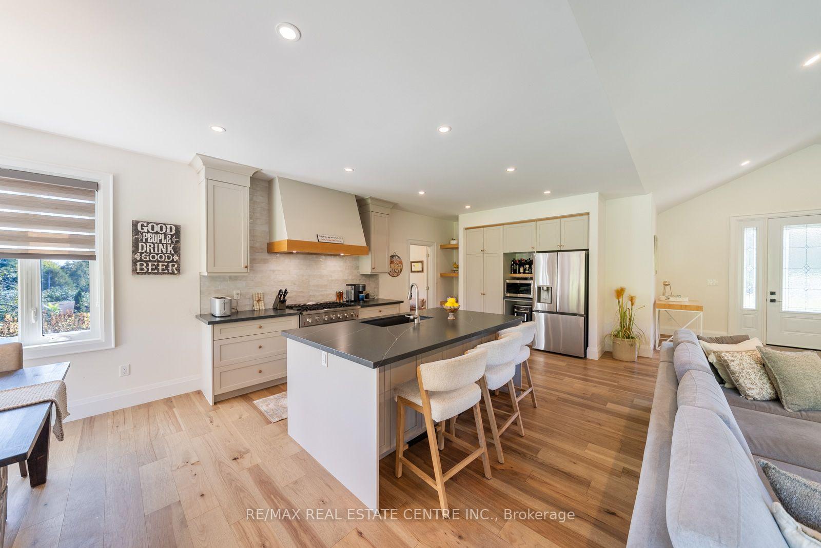 Photo 11 of 289 Centennial Drive, Midland — HOMEH