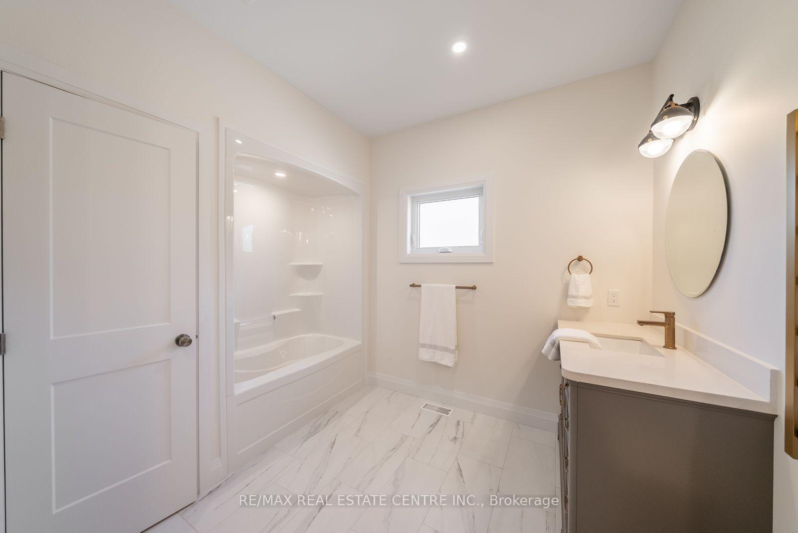 Photo 39 of 289 Centennial Drive, Midland — HOMEH