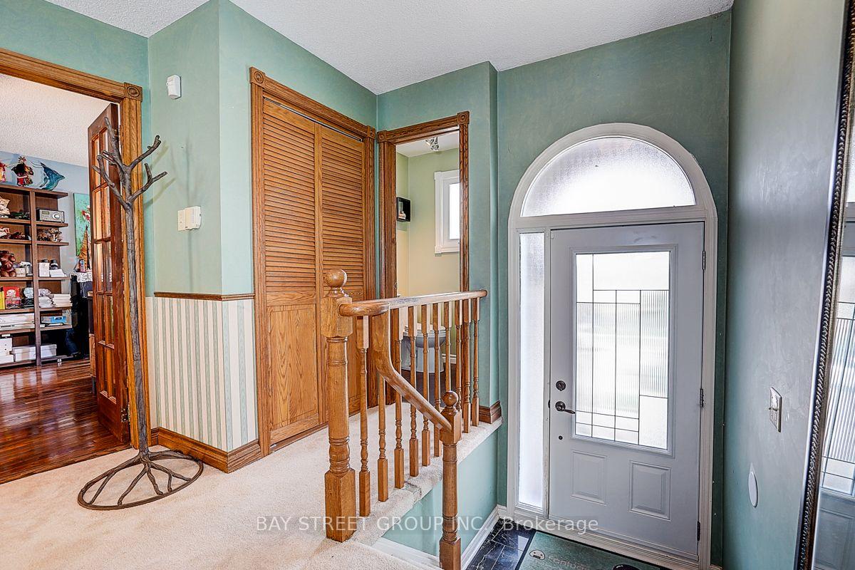 Photo 3 of 304 Charlton Avenue, Vaughan, Brownridge — HOMEH