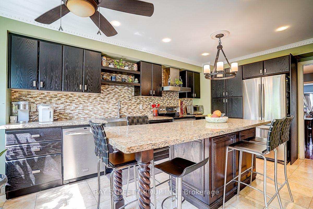 Photo 5 of 304 Charlton Avenue, Vaughan, Brownridge — HOMEH