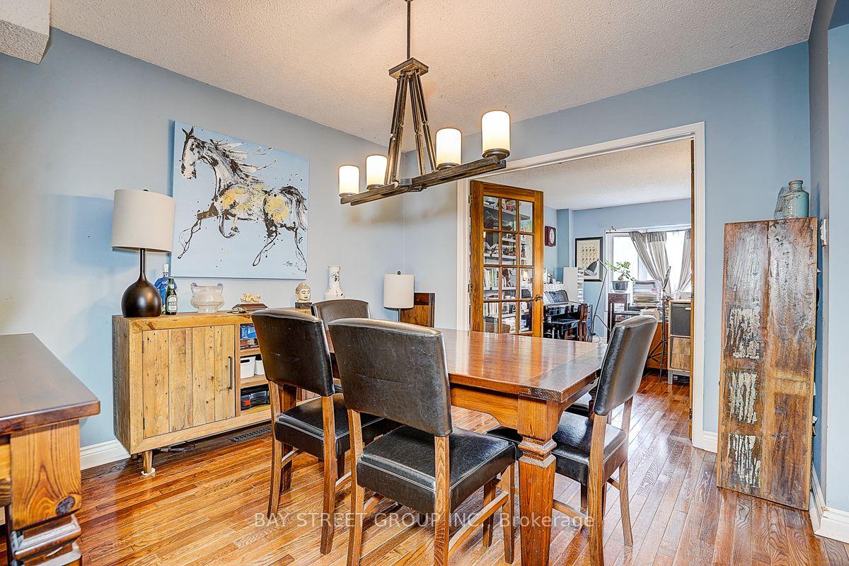 Photo 7 of 304 Charlton Avenue, Vaughan, Brownridge — HOMEH