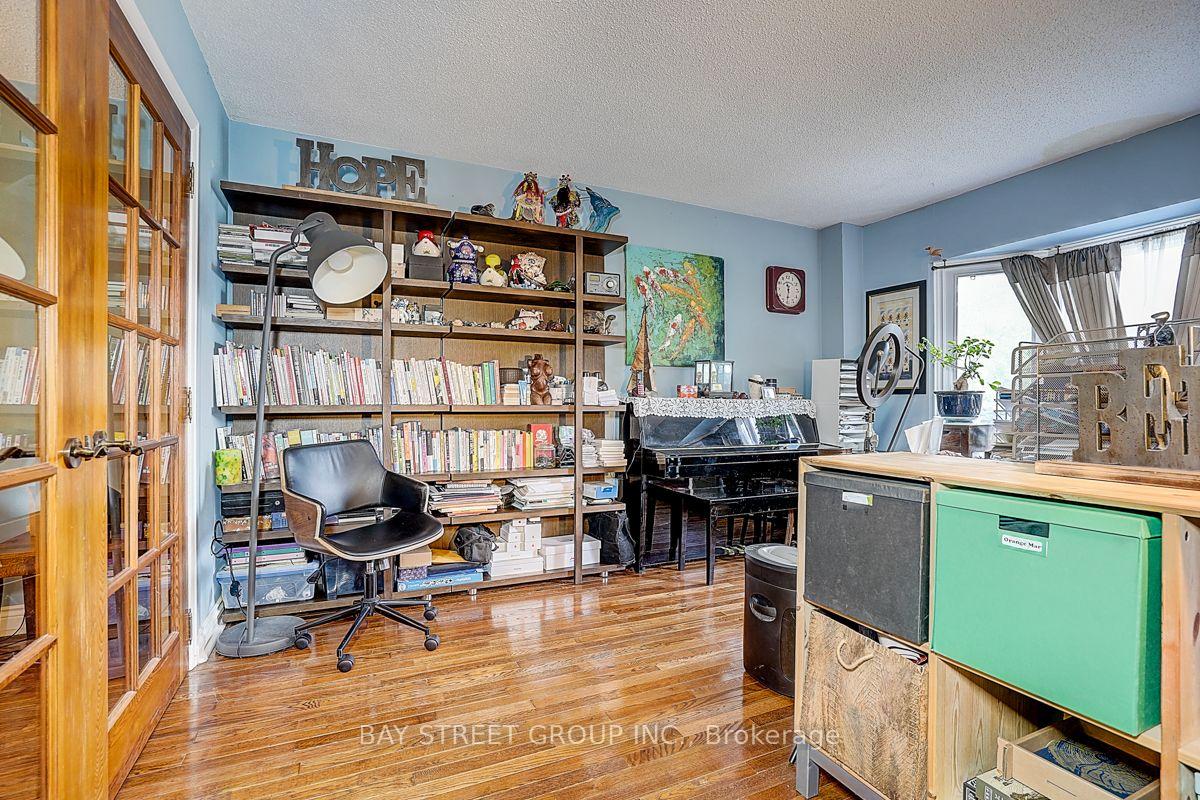 Photo 10 of 304 Charlton Avenue, Vaughan, Brownridge — HOMEH