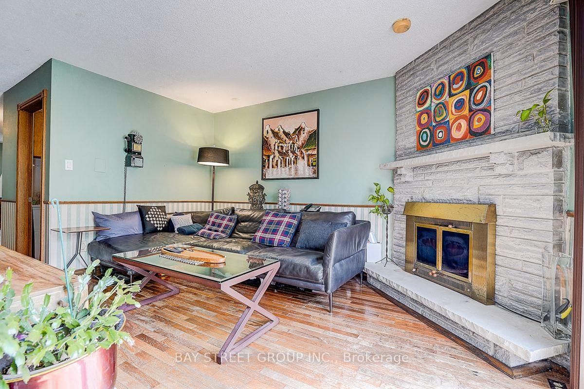 Photo 12 of 304 Charlton Avenue, Vaughan, Brownridge — HOMEH