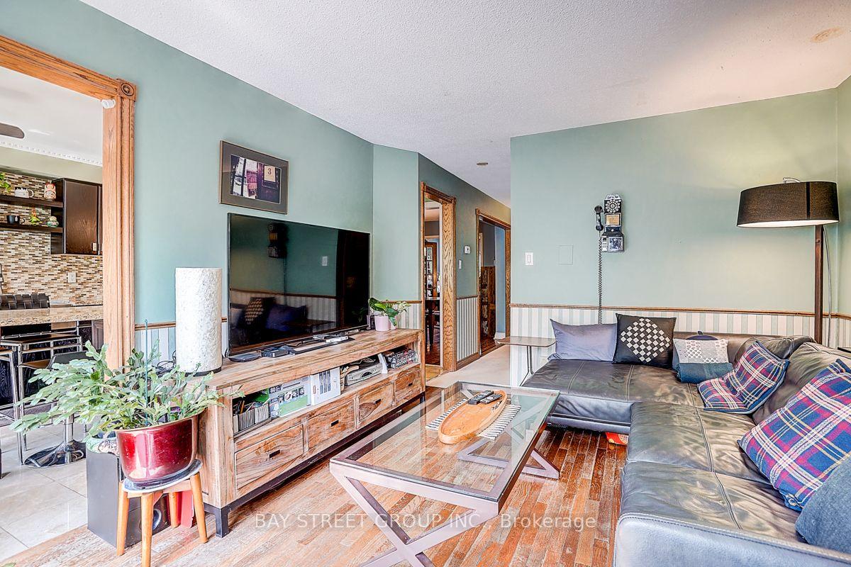 Photo 13 of 304 Charlton Avenue, Vaughan, Brownridge — HOMEH