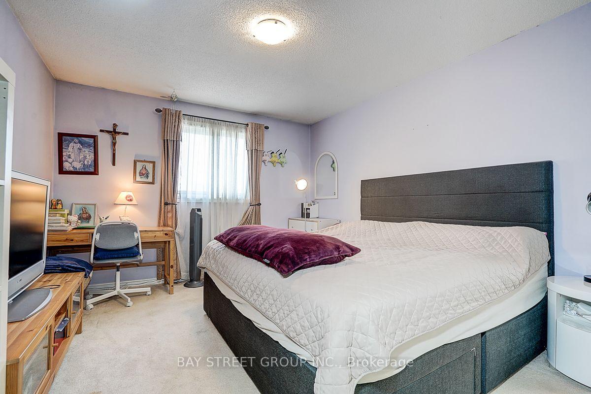 Photo 21 of 304 Charlton Avenue, Vaughan, Brownridge — HOMEH