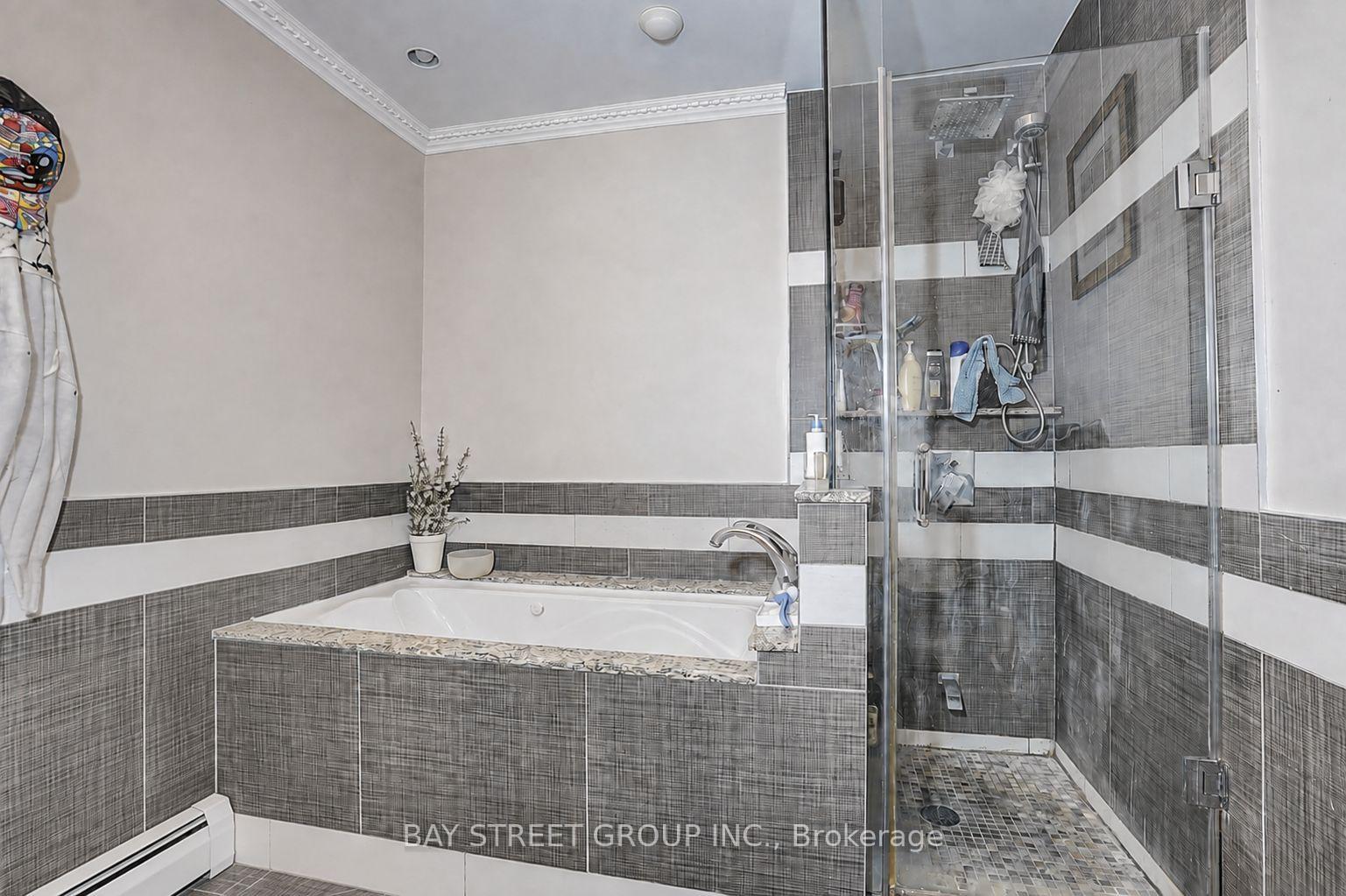Photo 27 of 304 Charlton Avenue, Vaughan, Brownridge — HOMEH