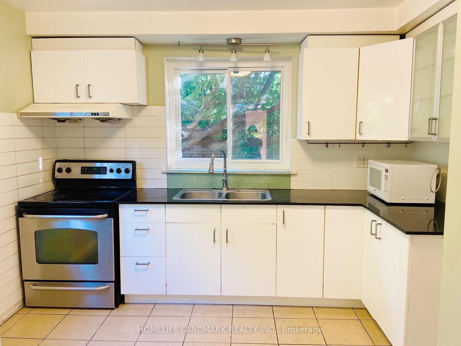 Photo 3 of 12 Lehar Crescent, North York, Hillcrest Village — HOMEH