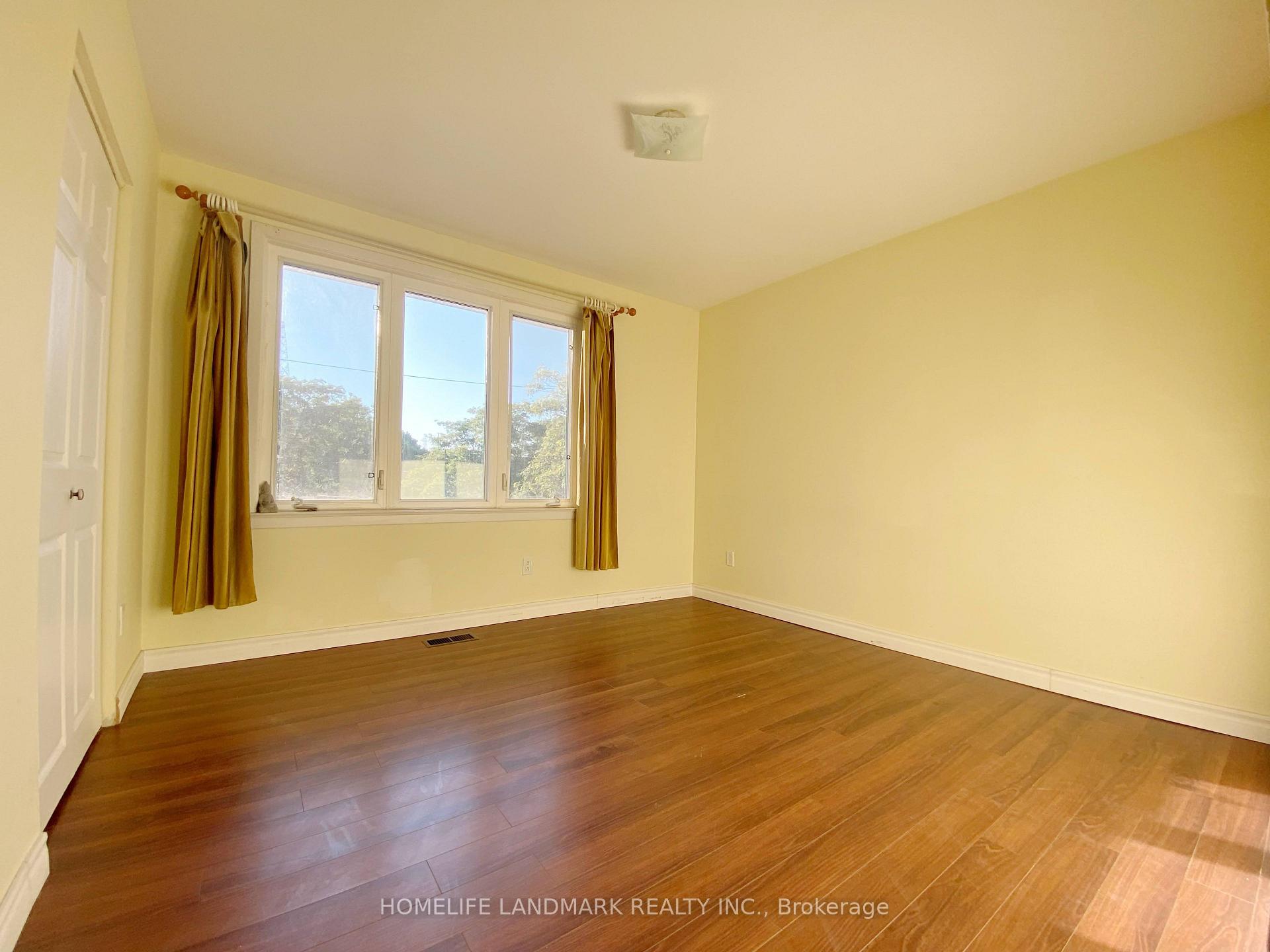 Photo 7 of 12 Lehar Crescent, North York, Hillcrest Village — HOMEH