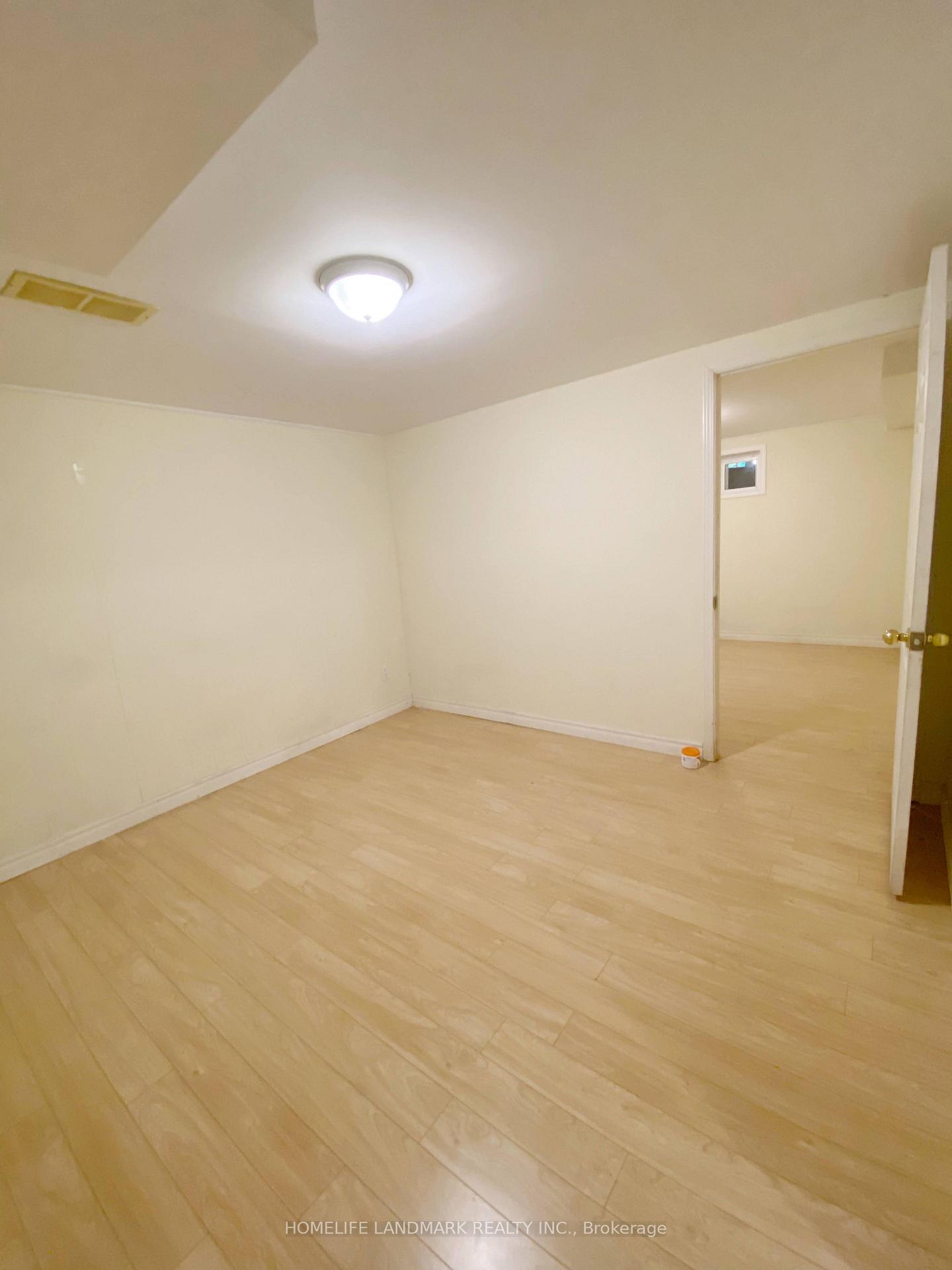 Photo 11 of 12 Lehar Crescent, North York, Hillcrest Village — HOMEH