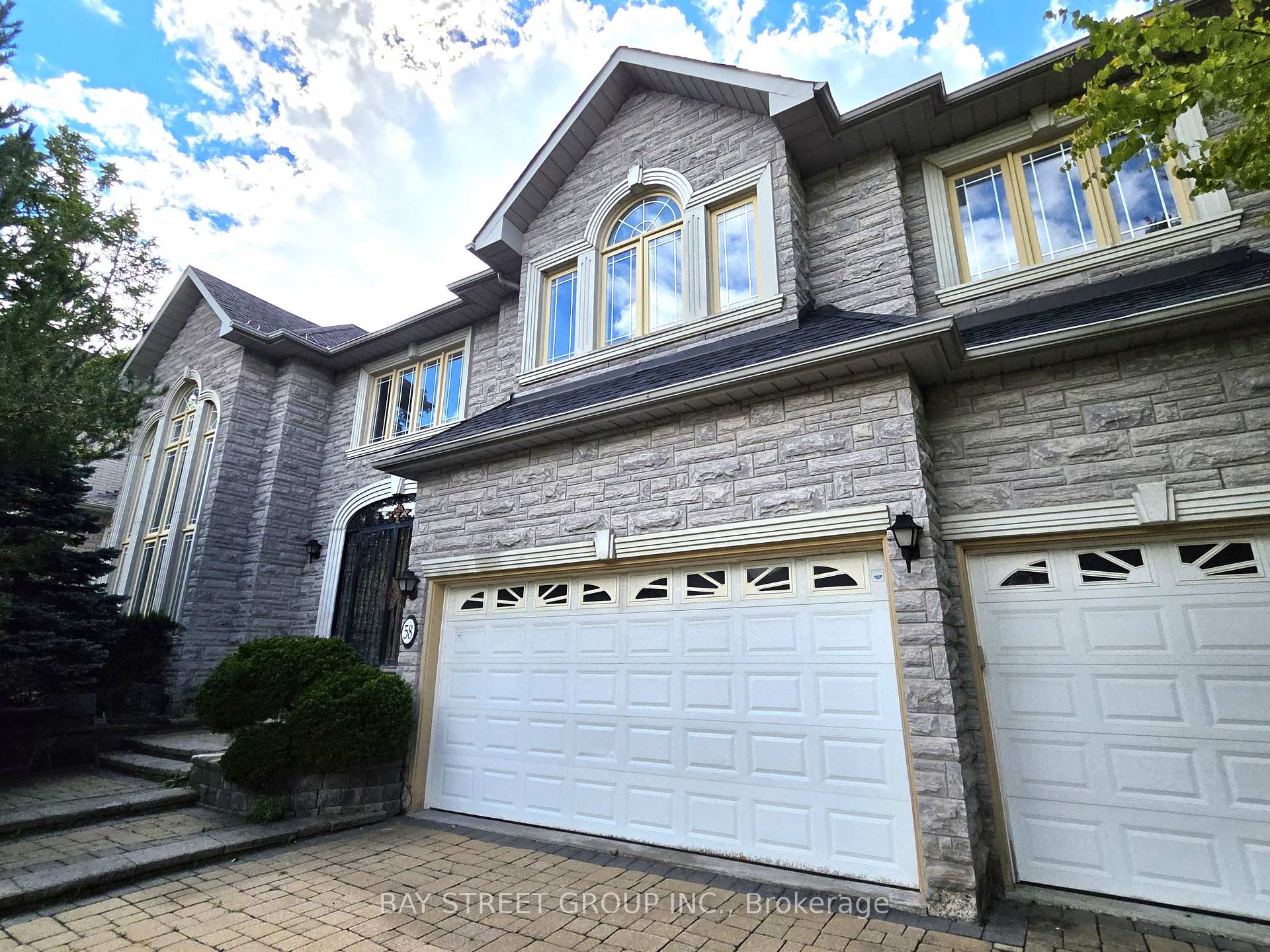 Photo 2 of 58 Bowan Court, North York, Bayview Woods-Steeles — HOMEH