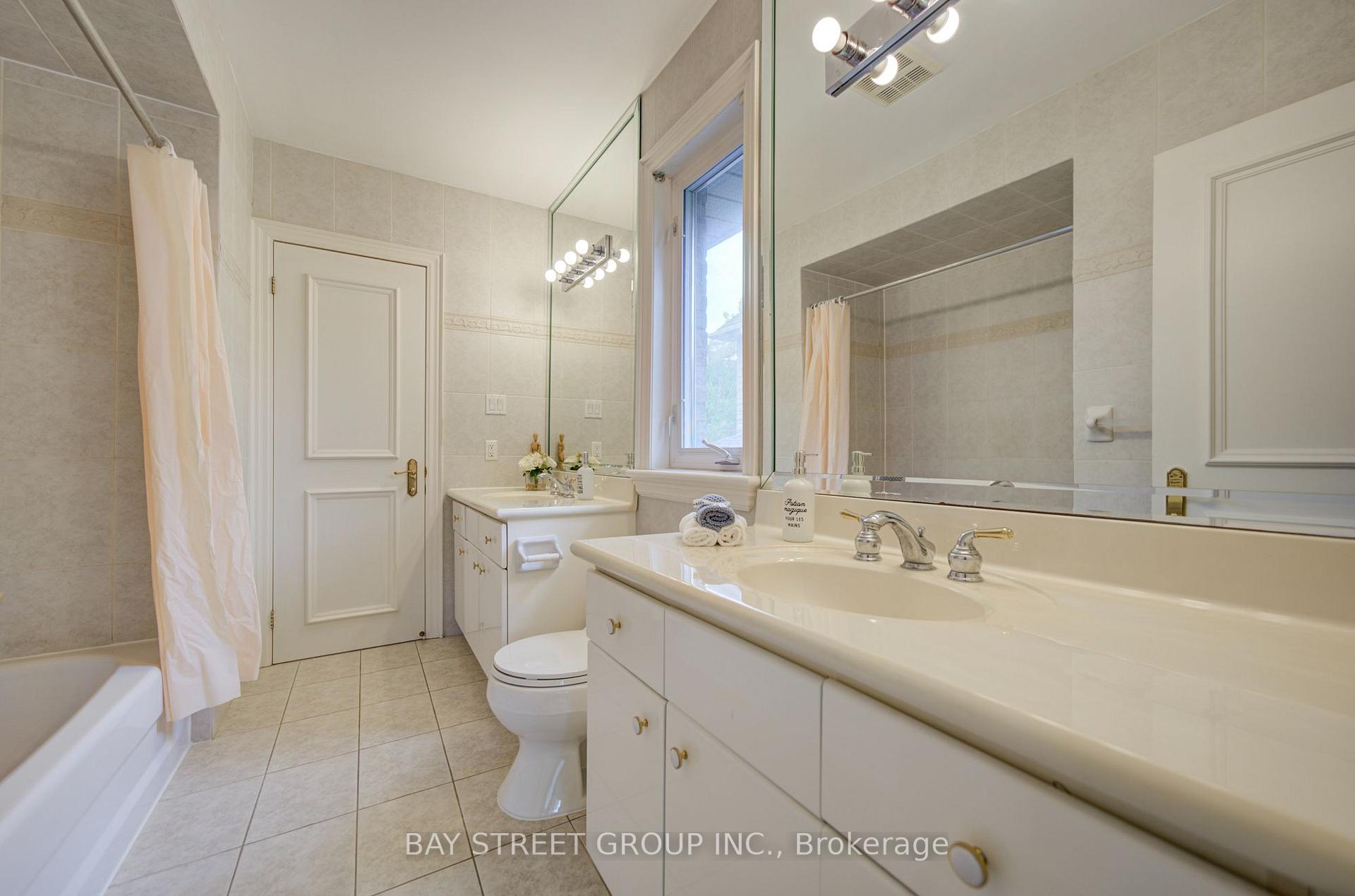 Photo 26 of 58 Bowan Court, North York, Bayview Woods-Steeles — HOMEH