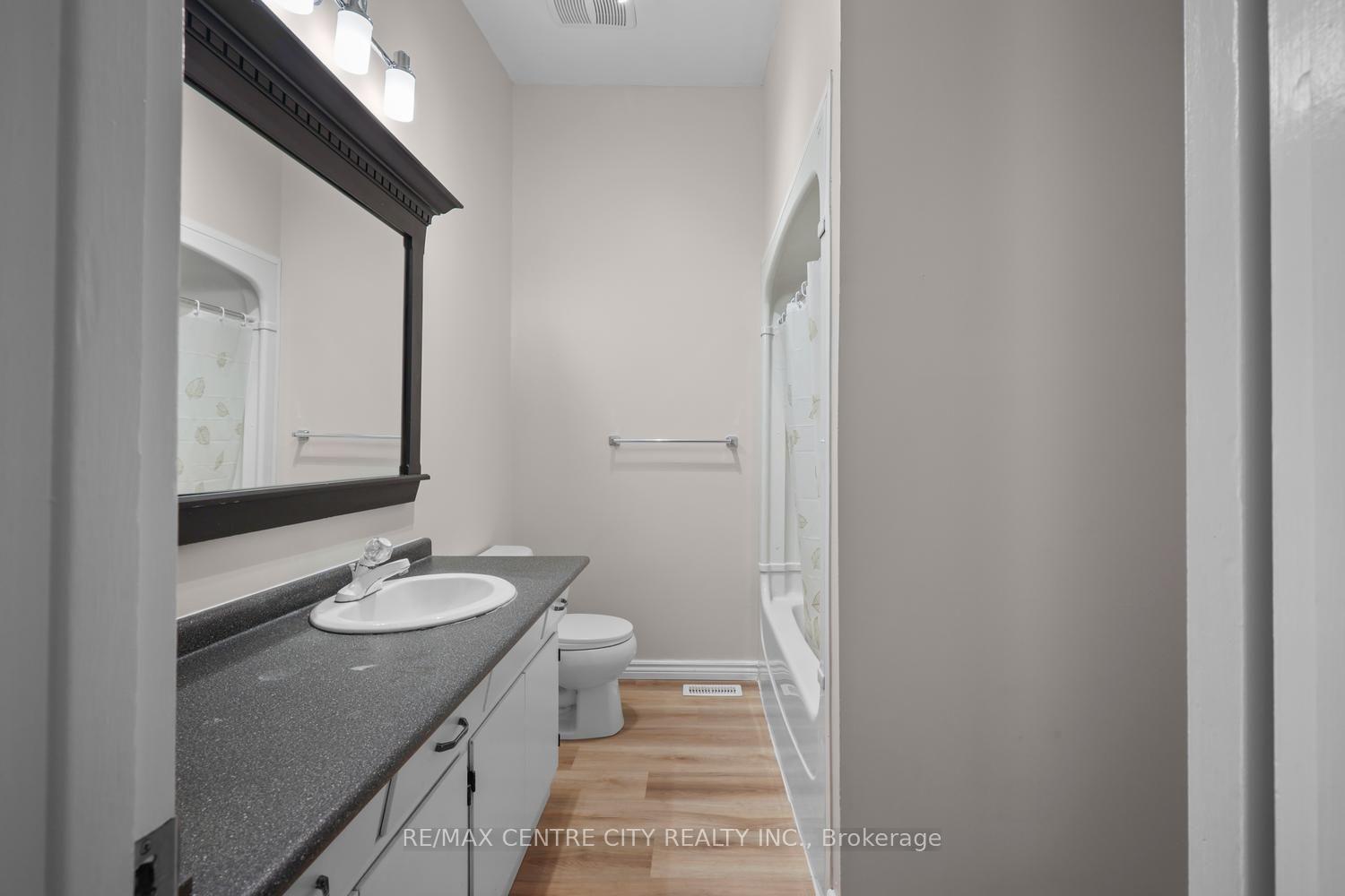 Photo 18 of 71 Cavendish Crescent, London, North N — HOMEH