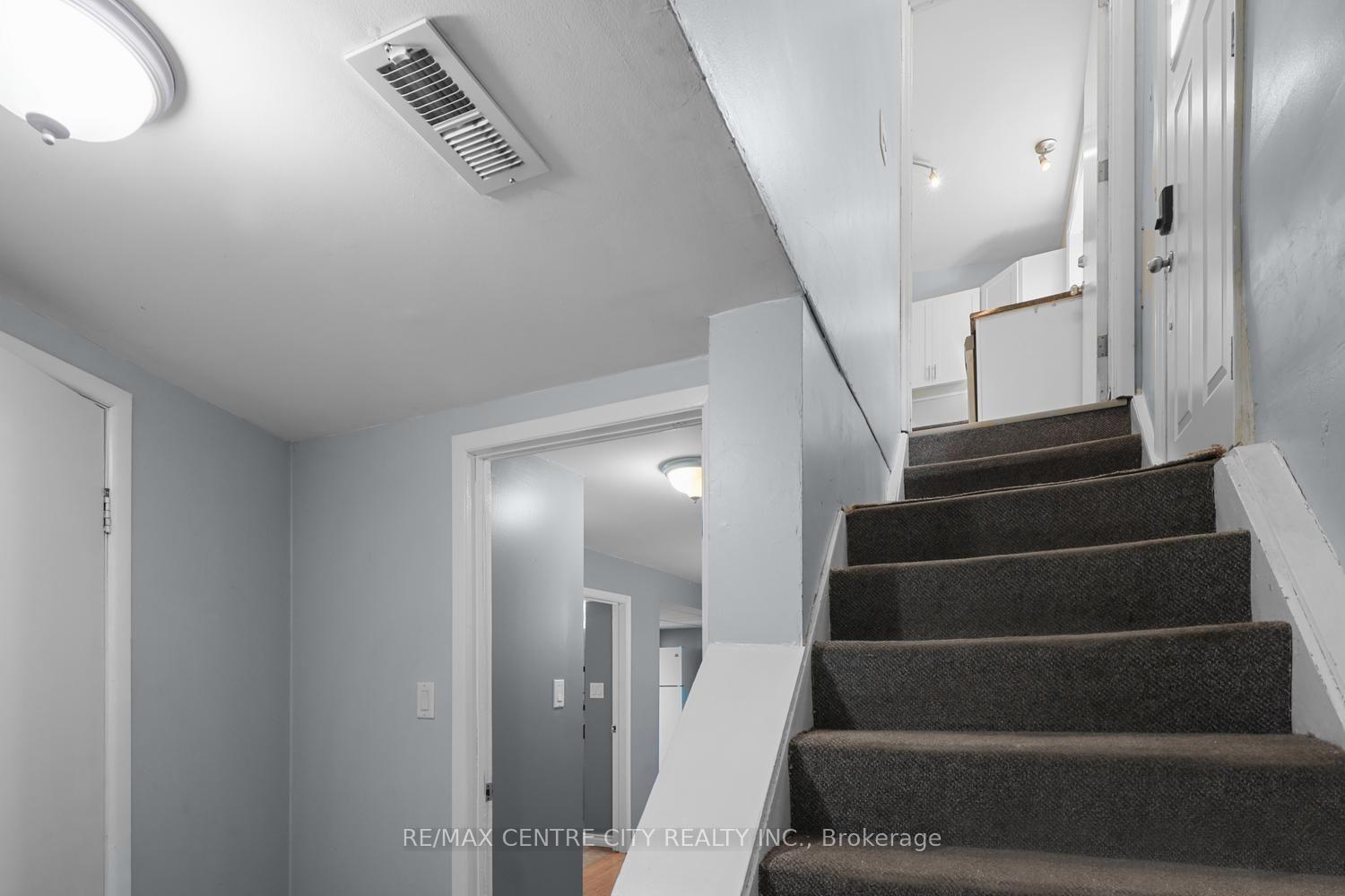 Photo 27 of 71 Cavendish Crescent, London, North N — HOMEH