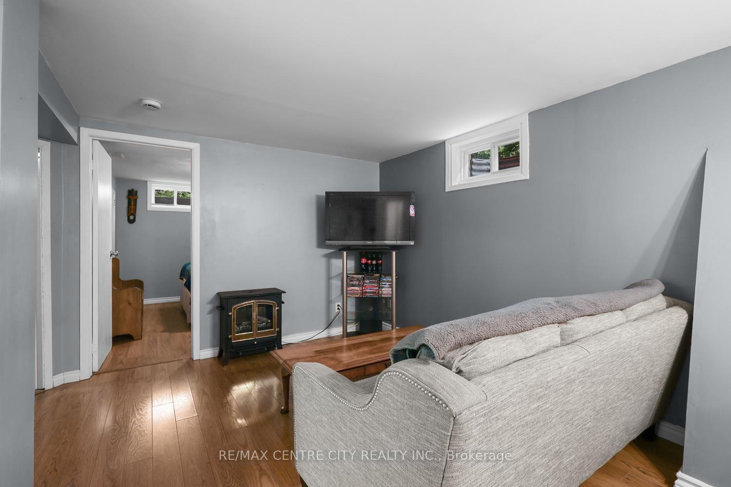 Photo 30 of 71 Cavendish Crescent, London, North N — HOMEH