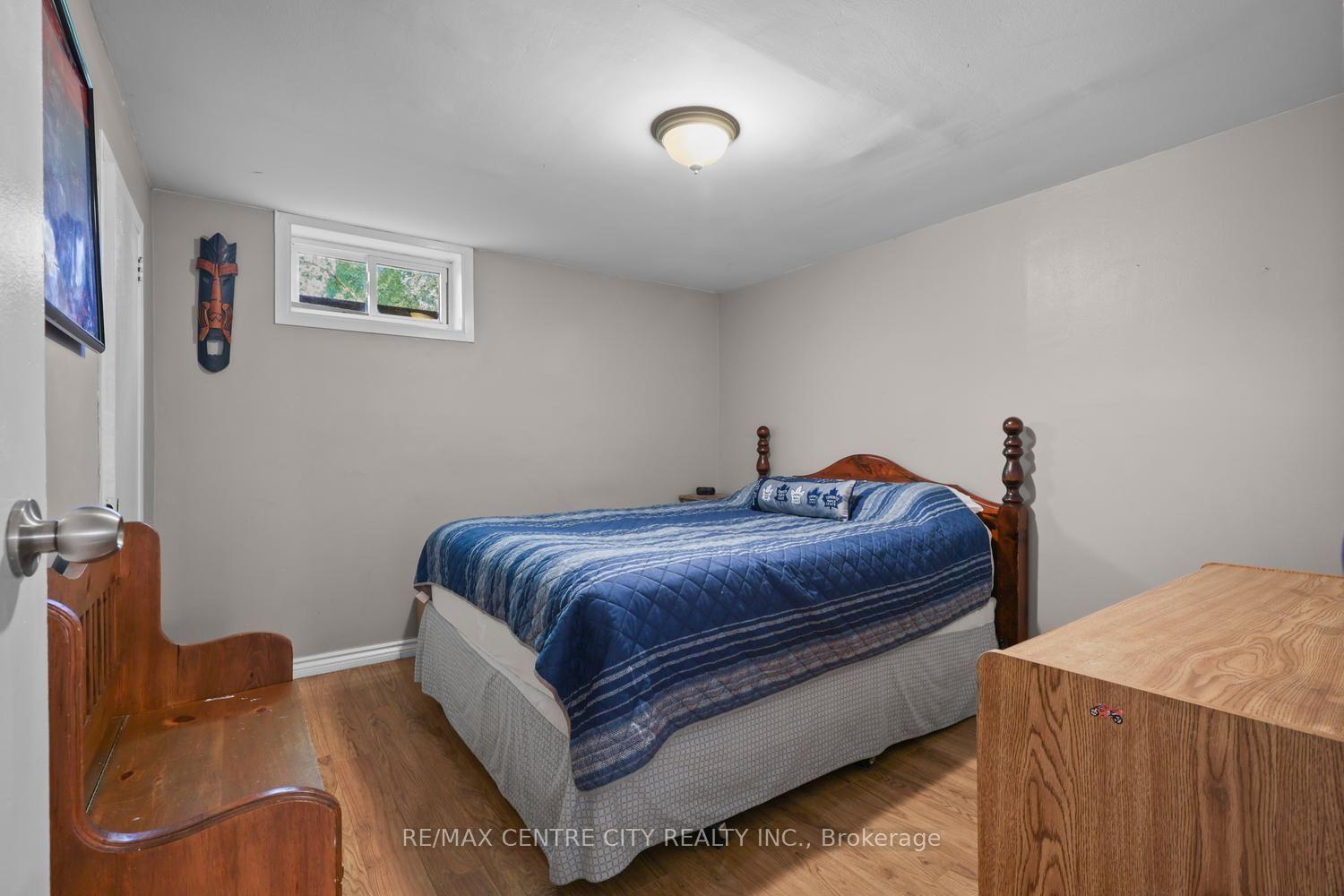 Photo 34 of 71 Cavendish Crescent, London, North N — HOMEH