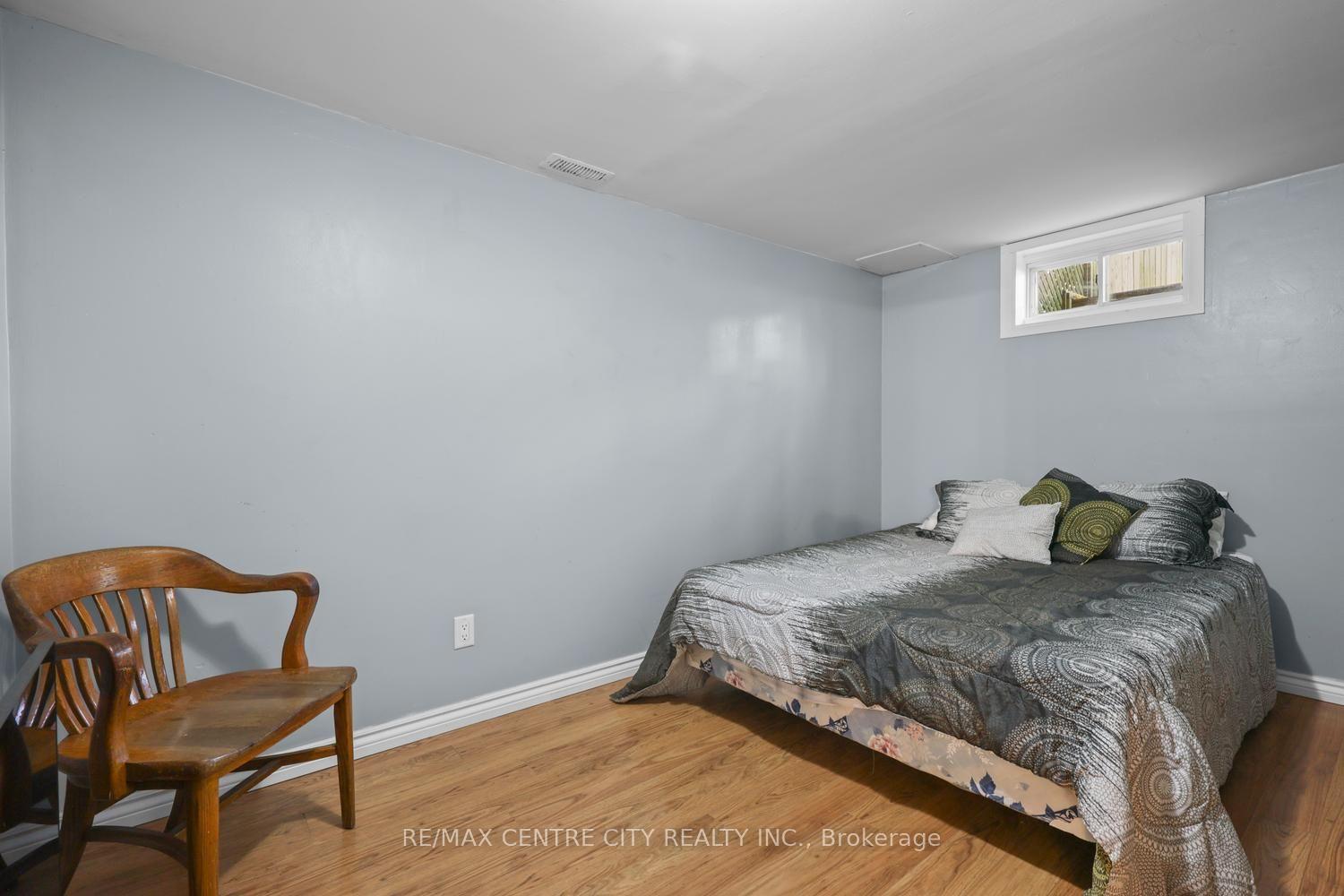 Photo 36 of 71 Cavendish Crescent, London, North N — HOMEH