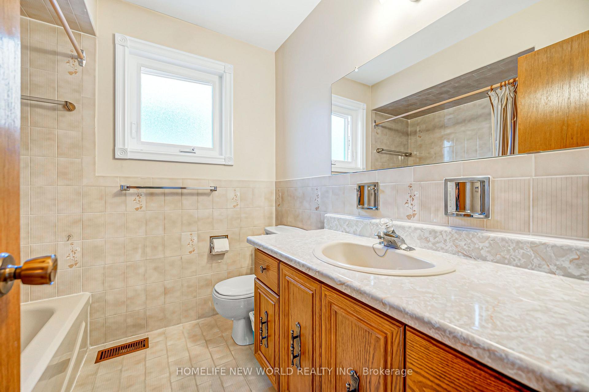 Photo 24 of 36 Purcell Square, Scarborough, Steeles — HOMEH
