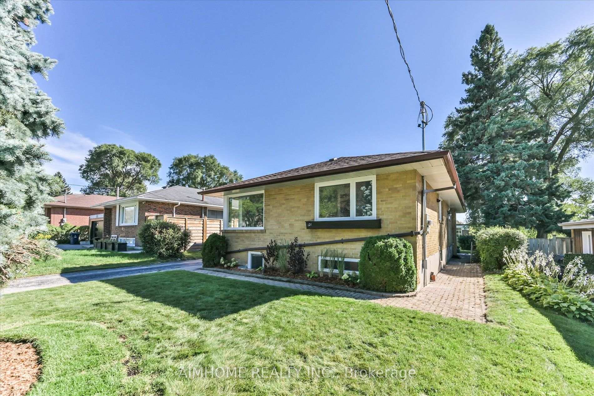 Photo 2 of 121 Wyndcliff Crescent, North York, Victoria Village — HOMEH