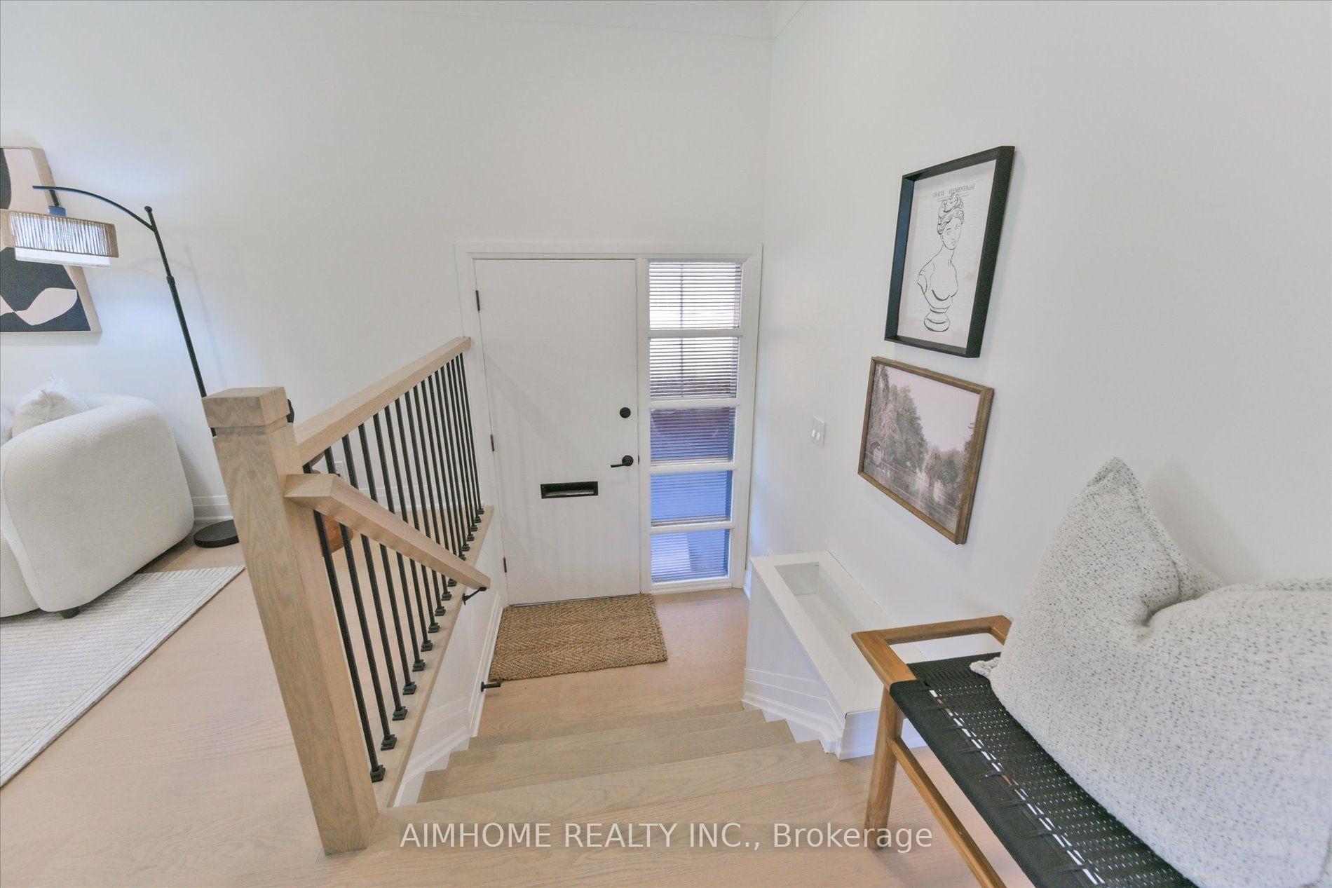 Photo 3 of 121 Wyndcliff Crescent, North York, Victoria Village — HOMEH