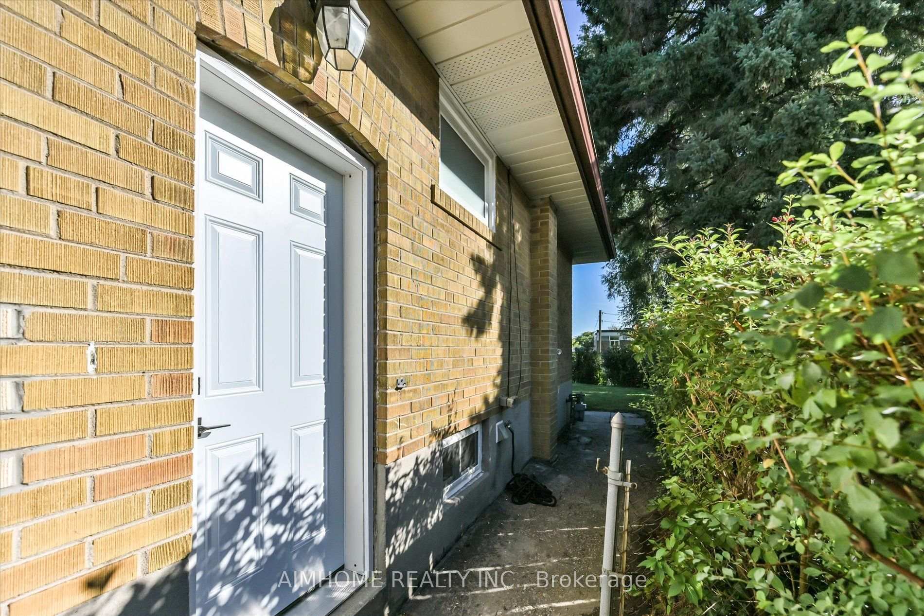 Photo 32 of 121 Wyndcliff Crescent, North York, Victoria Village — HOMEH