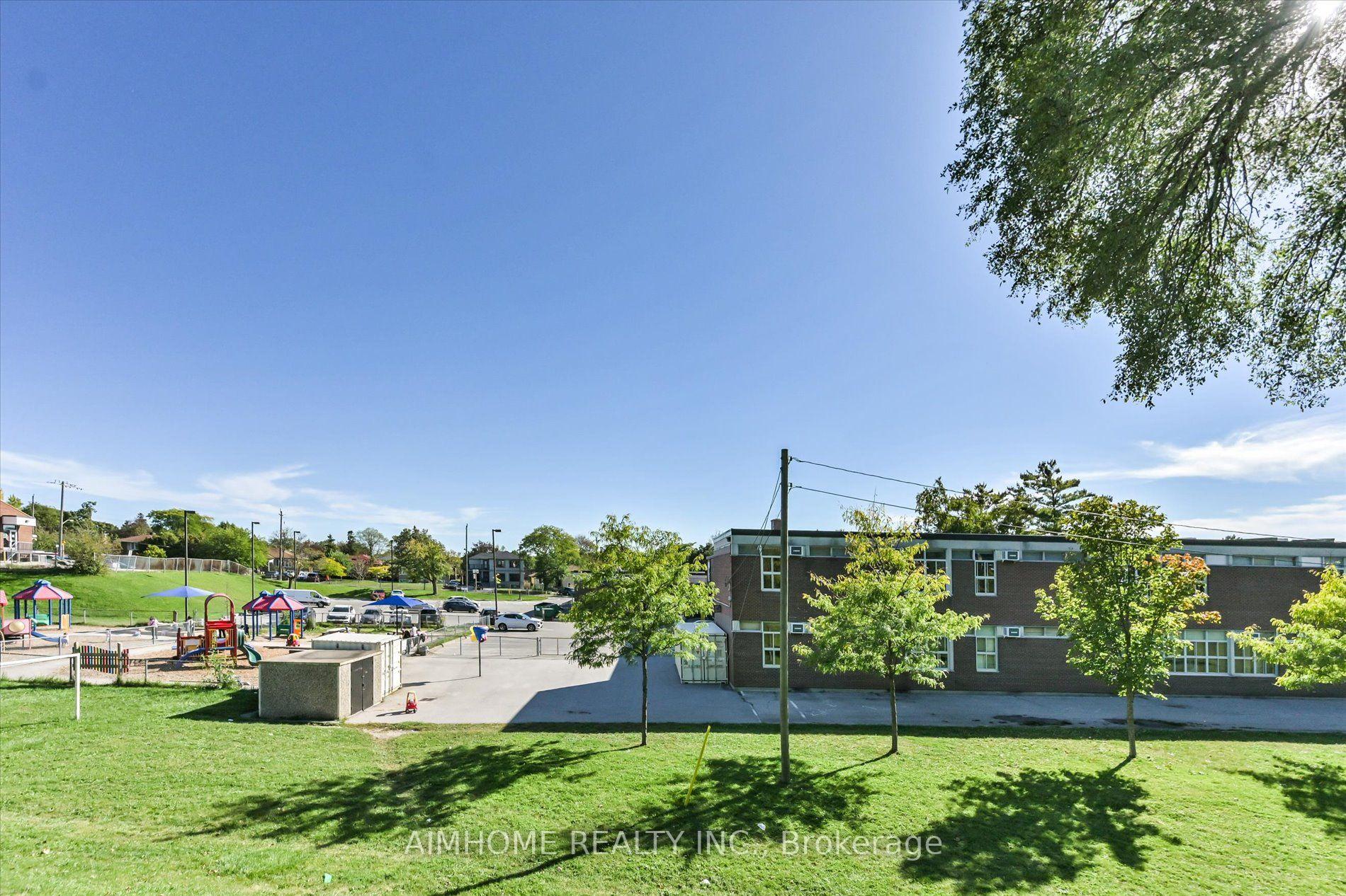 Photo 37 of 121 Wyndcliff Crescent, North York, Victoria Village — HOMEH
