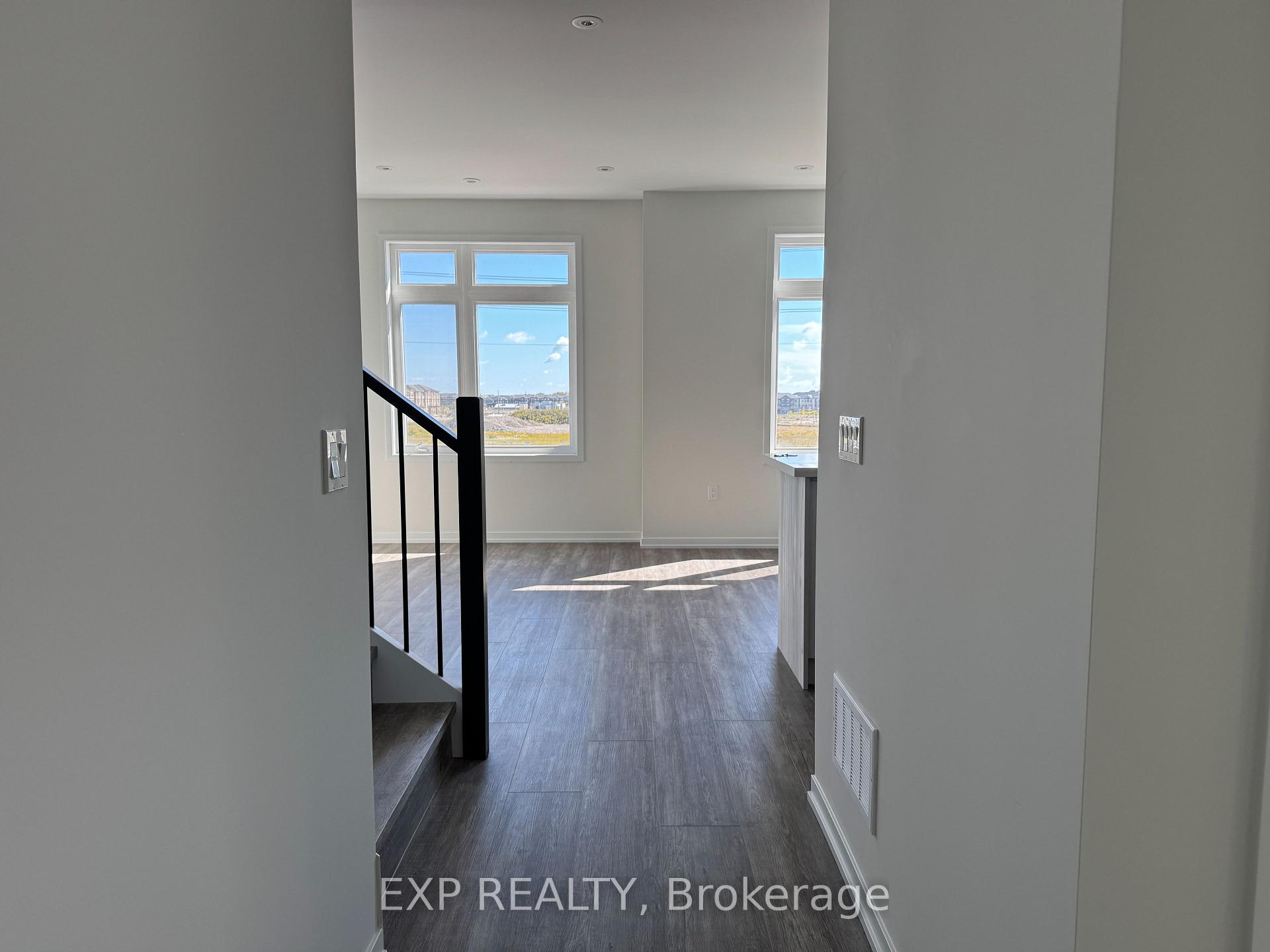 Photo 2 of 1472 19th Avenue, Richmond Hill, Rural Richmond Hill — HOMEH