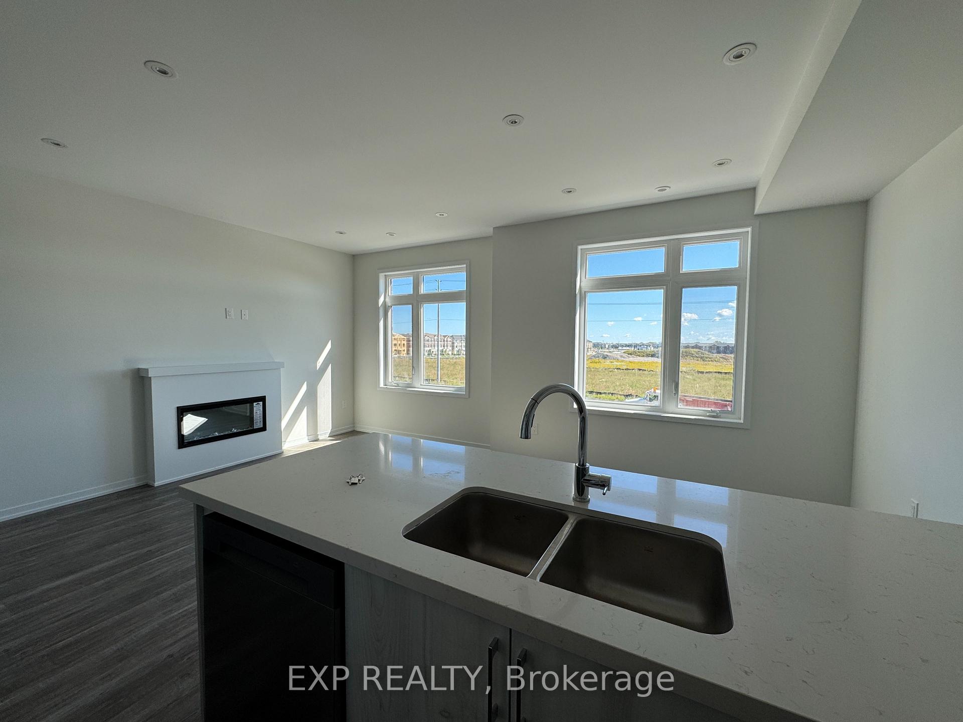 Photo 5 of 1472 19th Avenue, Richmond Hill, Rural Richmond Hill — HOMEH