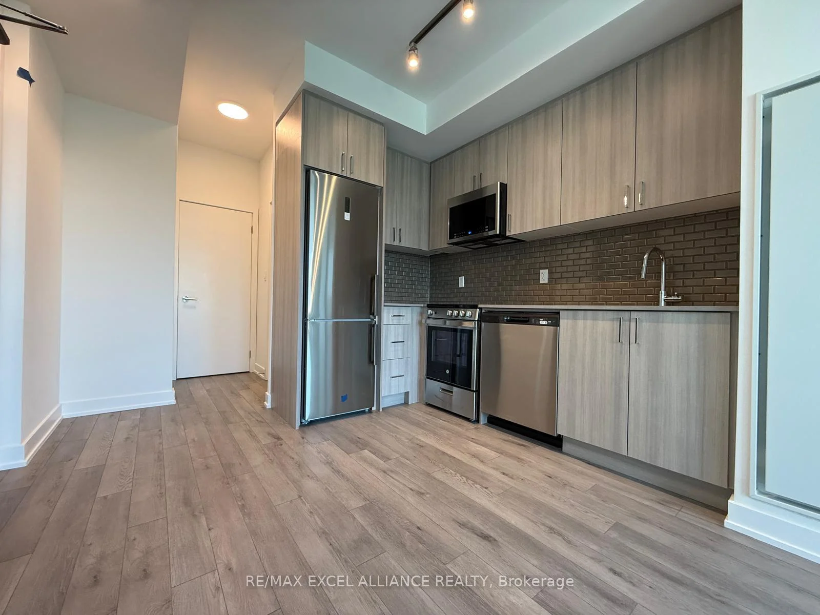 Photo 7 of Unit 330, 1005 Dundas Street E, Oakville, Joshua Meadows — HOMEH