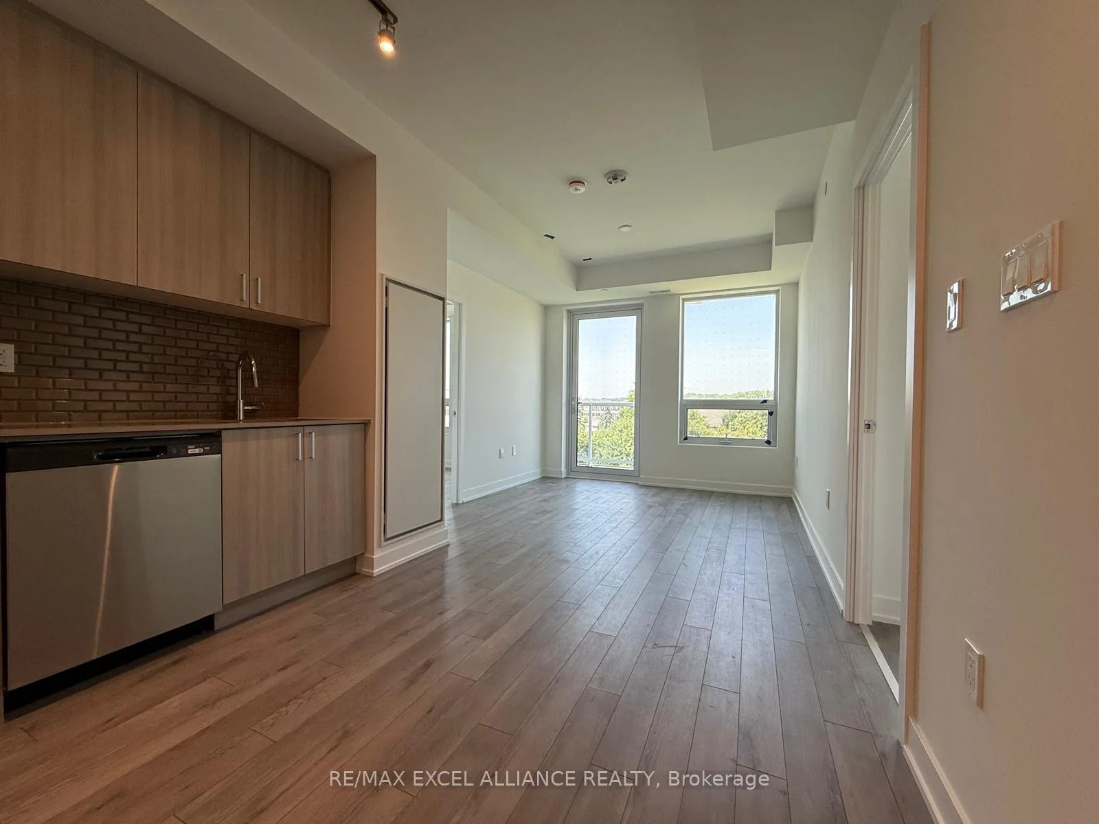 Photo 10 of Unit 330, 1005 Dundas Street E, Oakville, Joshua Meadows — HOMEH