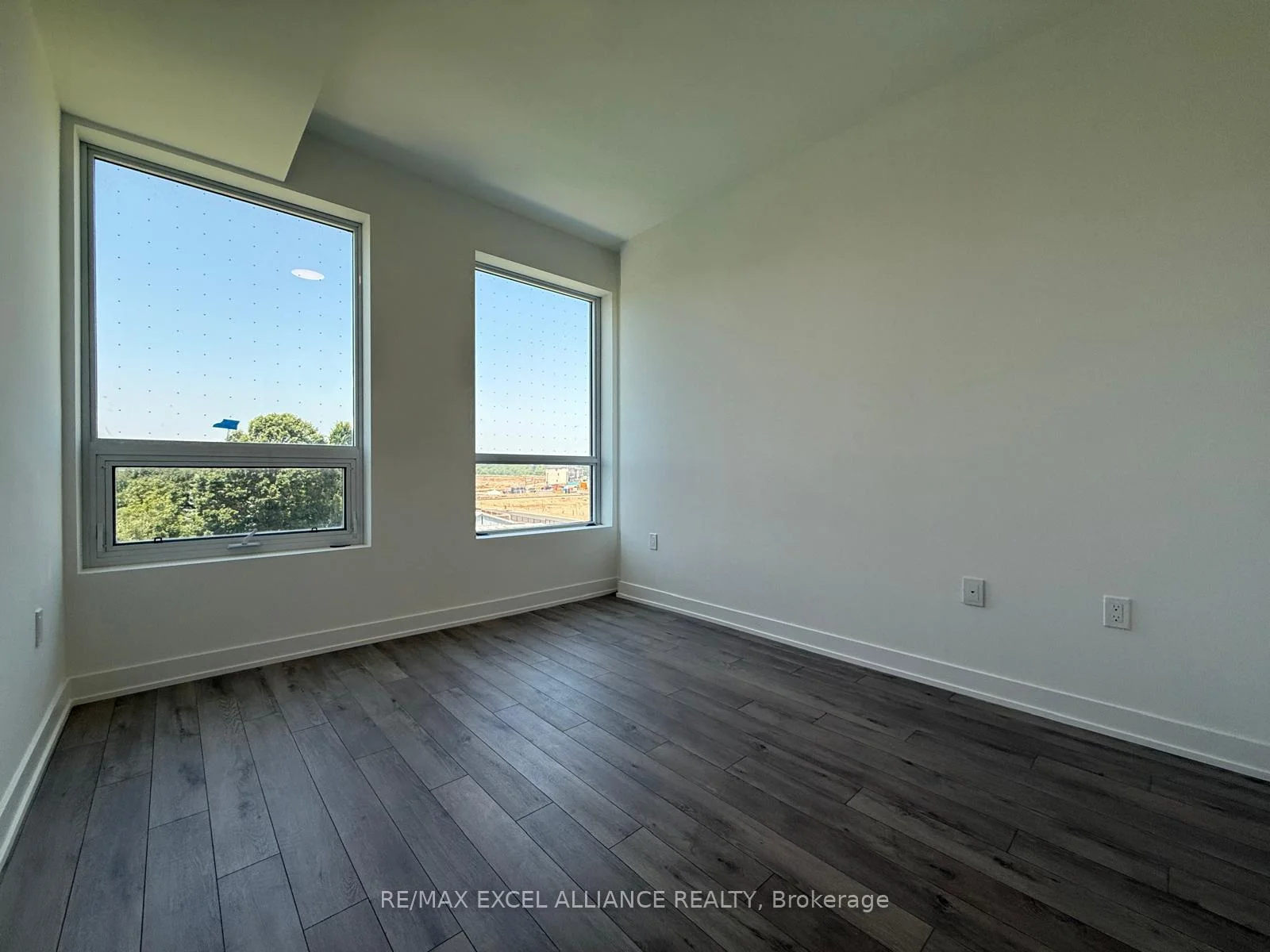 Photo 12 of Unit 330, 1005 Dundas Street E, Oakville, Joshua Meadows — HOMEH