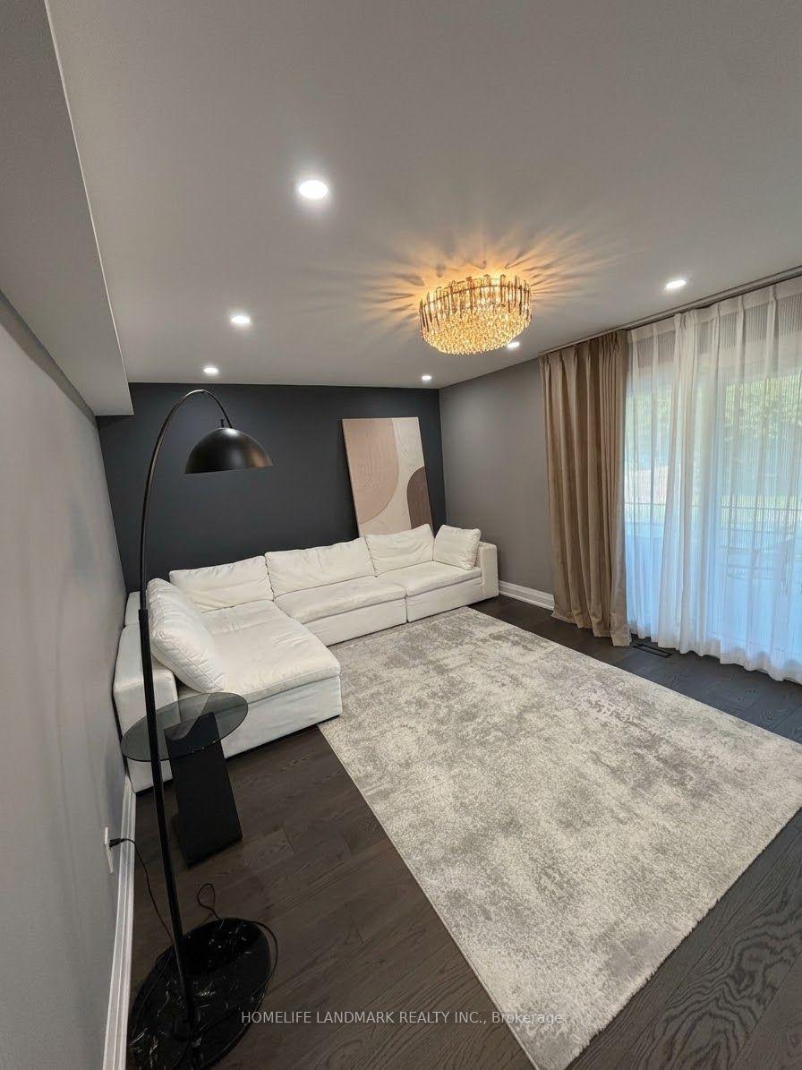 Photo 8 of Upper 11 Ravenhill Crescent, Markham, Milliken Mills East — HOMEH