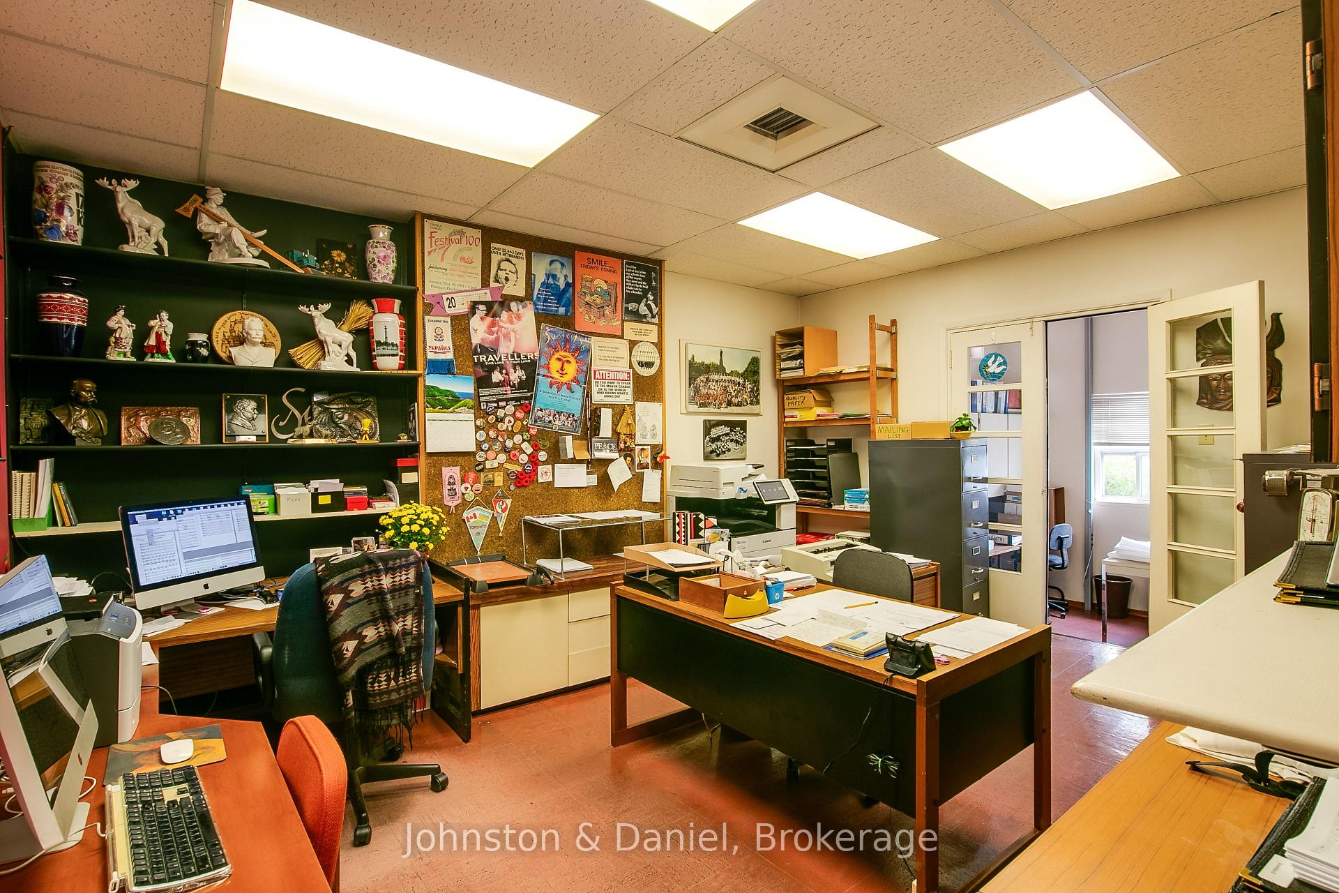 Photo 6 of 626 Bathurst Street, Toronto, Palmerston-Little Italy — HOMEH