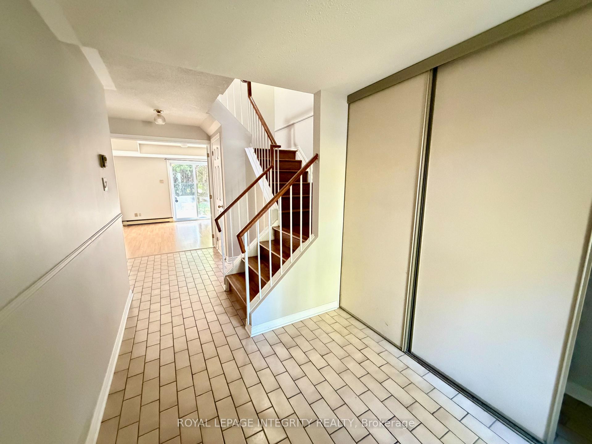 Photo 2 of 46 Arbordale Crescent, Ottawa, Centrepointe — HOMEH