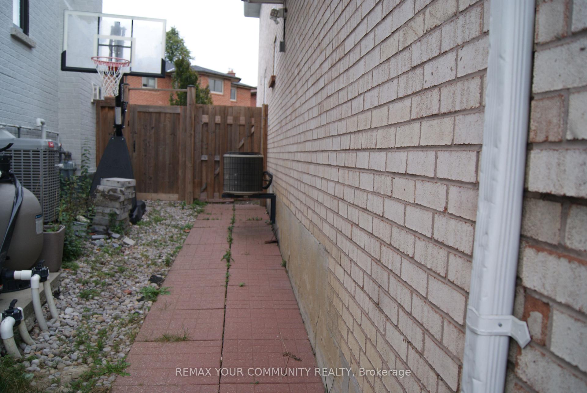 Photo 2 of 53 Lamar Street, Vaughan, Maple — HOMEH