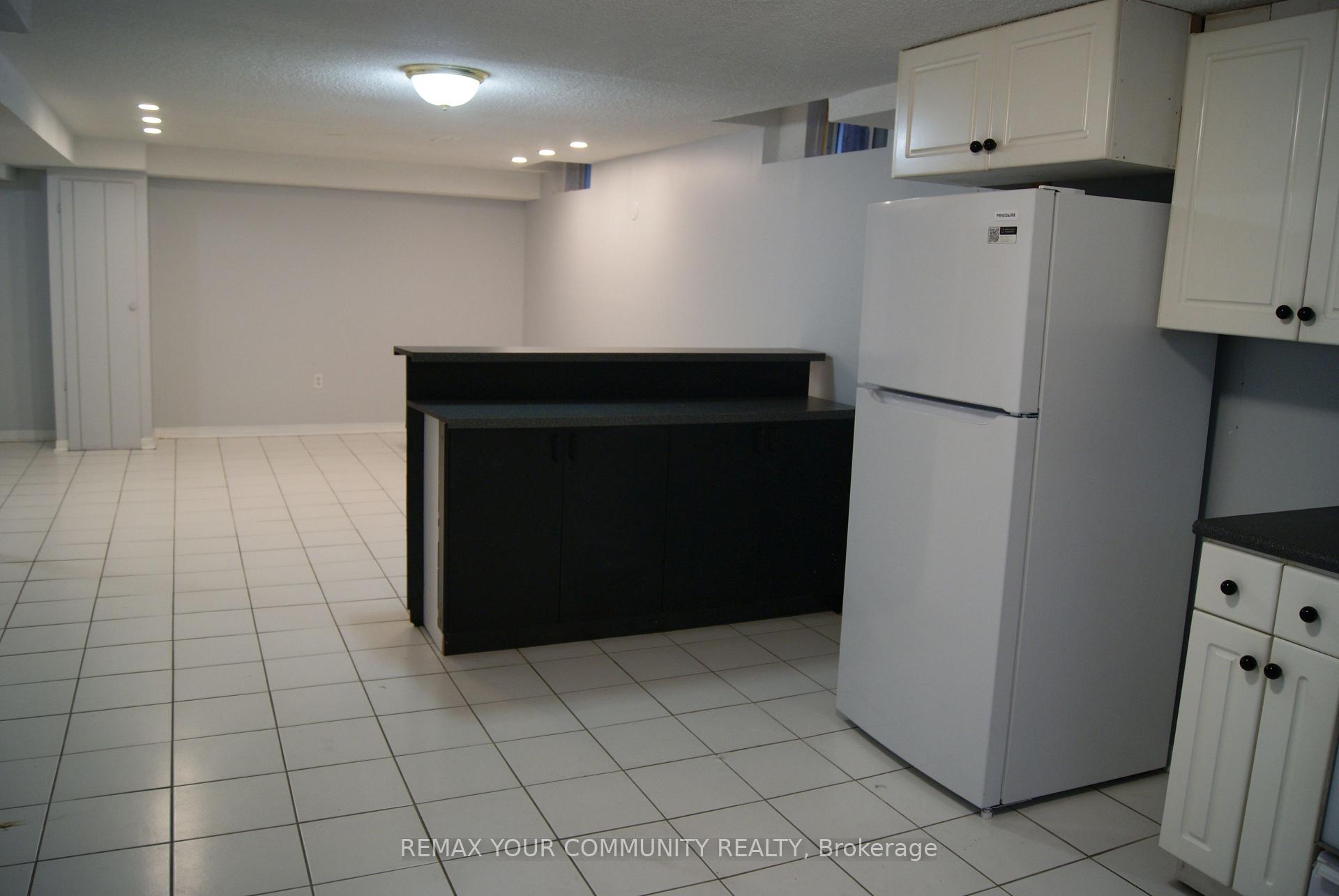 Photo 4 of 53 Lamar Street, Vaughan, Maple — HOMEH
