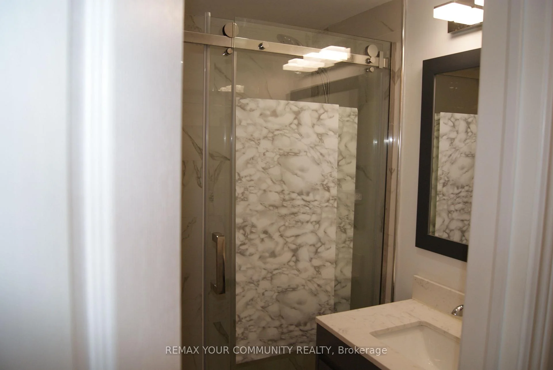 Photo 10 of 53 Lamar Street, Vaughan, Maple — HOMEH