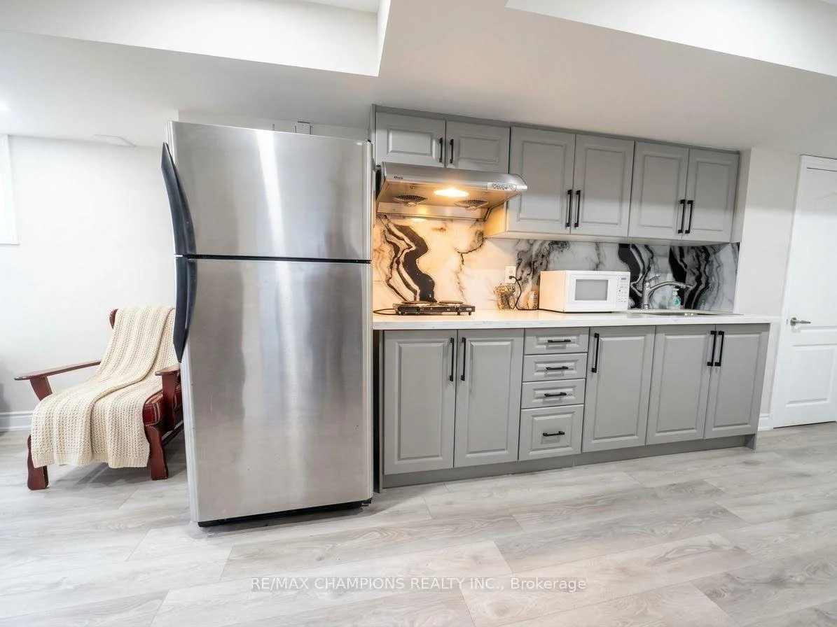 Photo 5 of Unit Bsmt-1, 13 Black Diamond Crescent, Brampton, Credit Valley — HOMEH