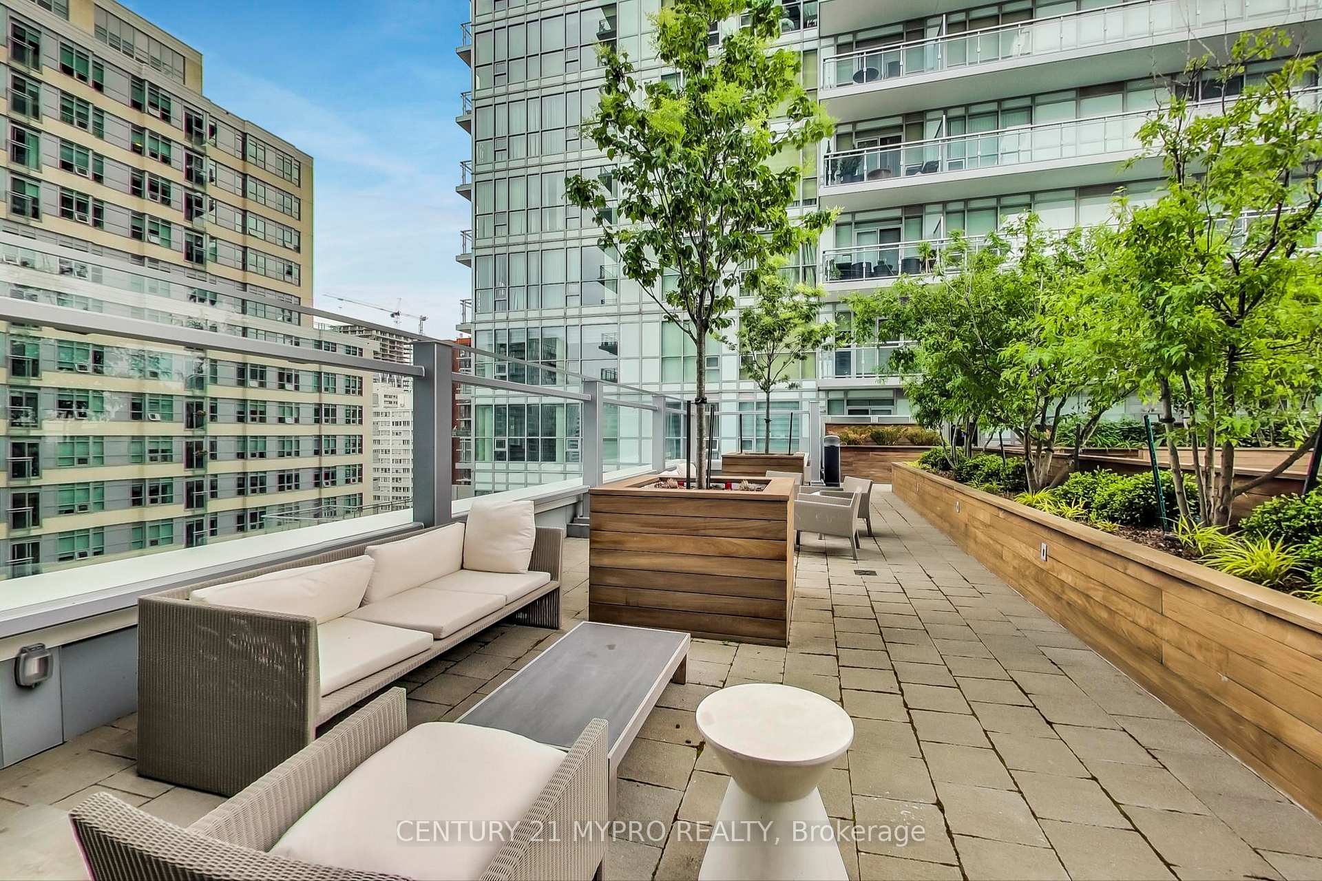 Photo 16 of Unit 2209, 89 Dunfield Avenue, Toronto, Mount Pleasant West — HOMEH