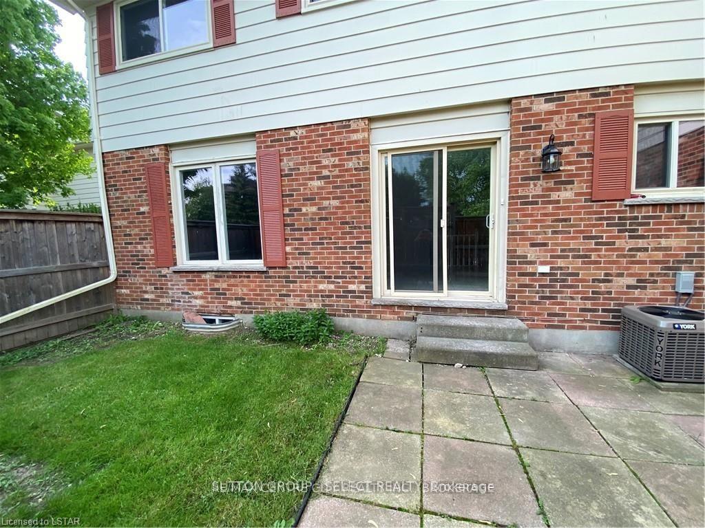 Photo 5 of 93 Conway Drive, London, South X — HOMEH