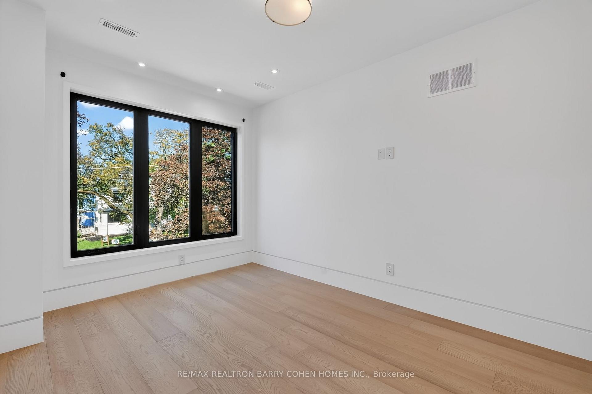 Photo 30 of 119 Glengrove Avenue W, Toronto, Lawrence Park South — HOMEH