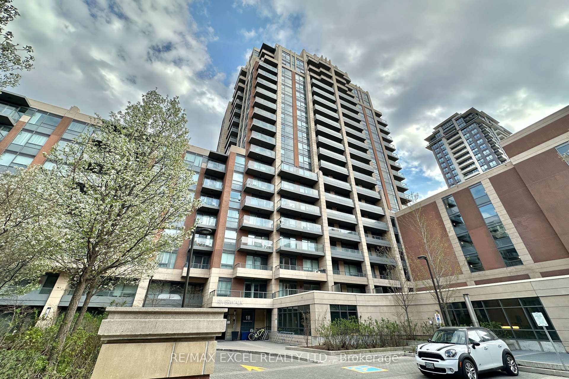 Photo 3 of Unit 703, 18 Uptown Drive, Markham, Unionville — HOMEH