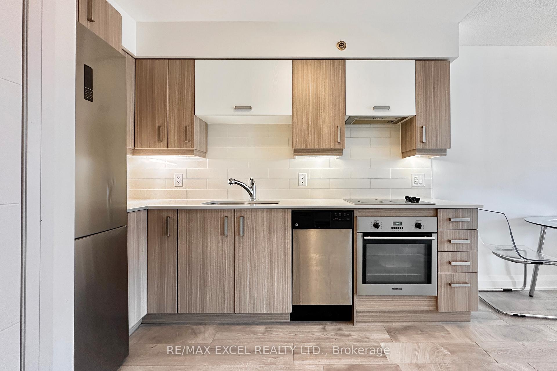 Photo 9 of Unit 703, 18 Uptown Drive, Markham, Unionville — HOMEH