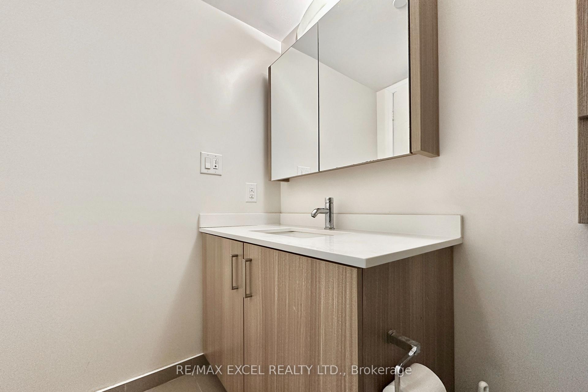 Photo 19 of Unit 703, 18 Uptown Drive, Markham, Unionville — HOMEH